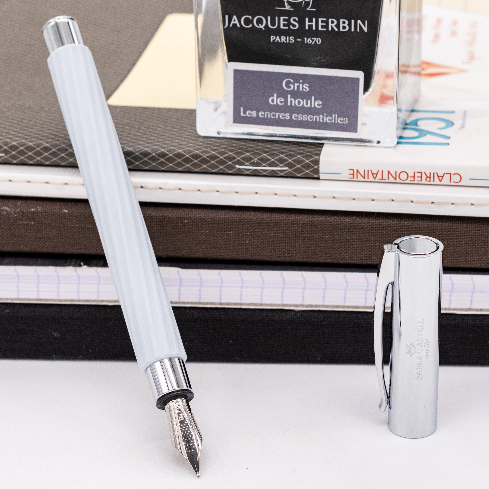 FABER-CASTELL - ハーマイネ Faber-Castell Ambition Fountain Pen - Italic Ice Blue – Truphae