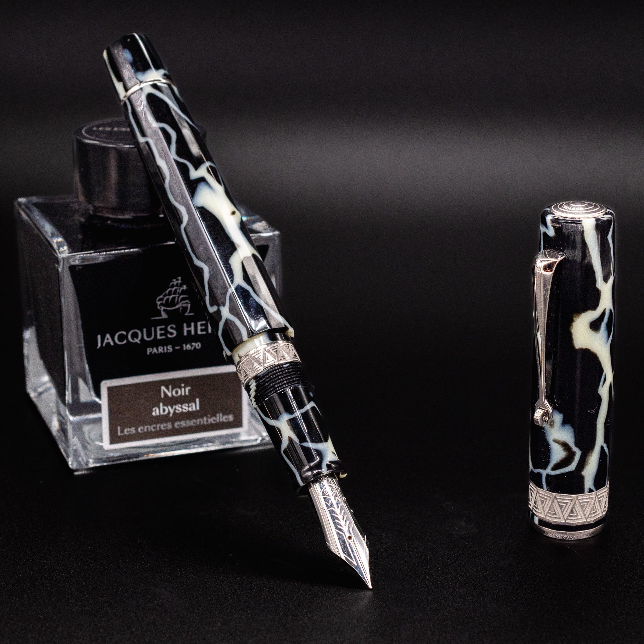 Omas Paragon celluloid 万年筆　字幅BBB OMAS Paragon Fountain Pen - Wild Celluloid Silver – Truphae