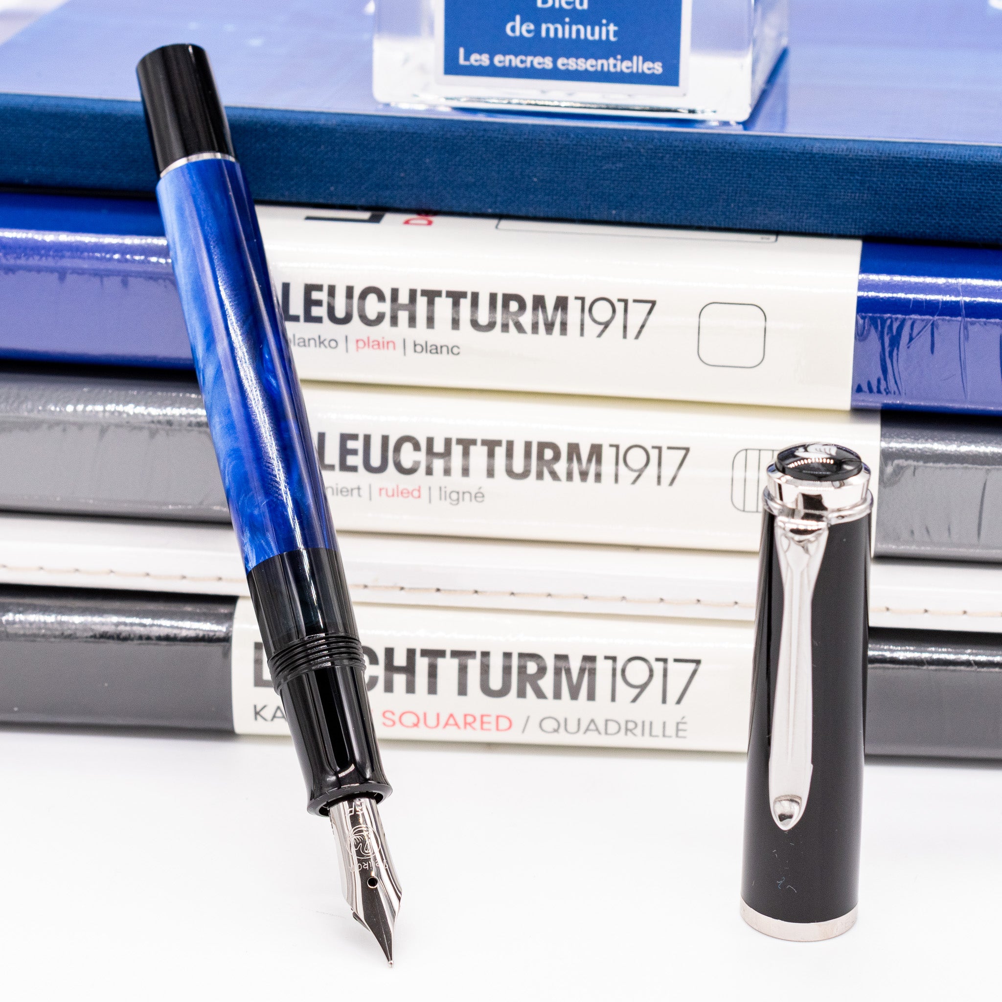 PELIKAN M205 ペトロールマーブル 14C-585 F Pelikan Classic M205 Blue Marble Fountain Pen | Piston Fill – Truphae