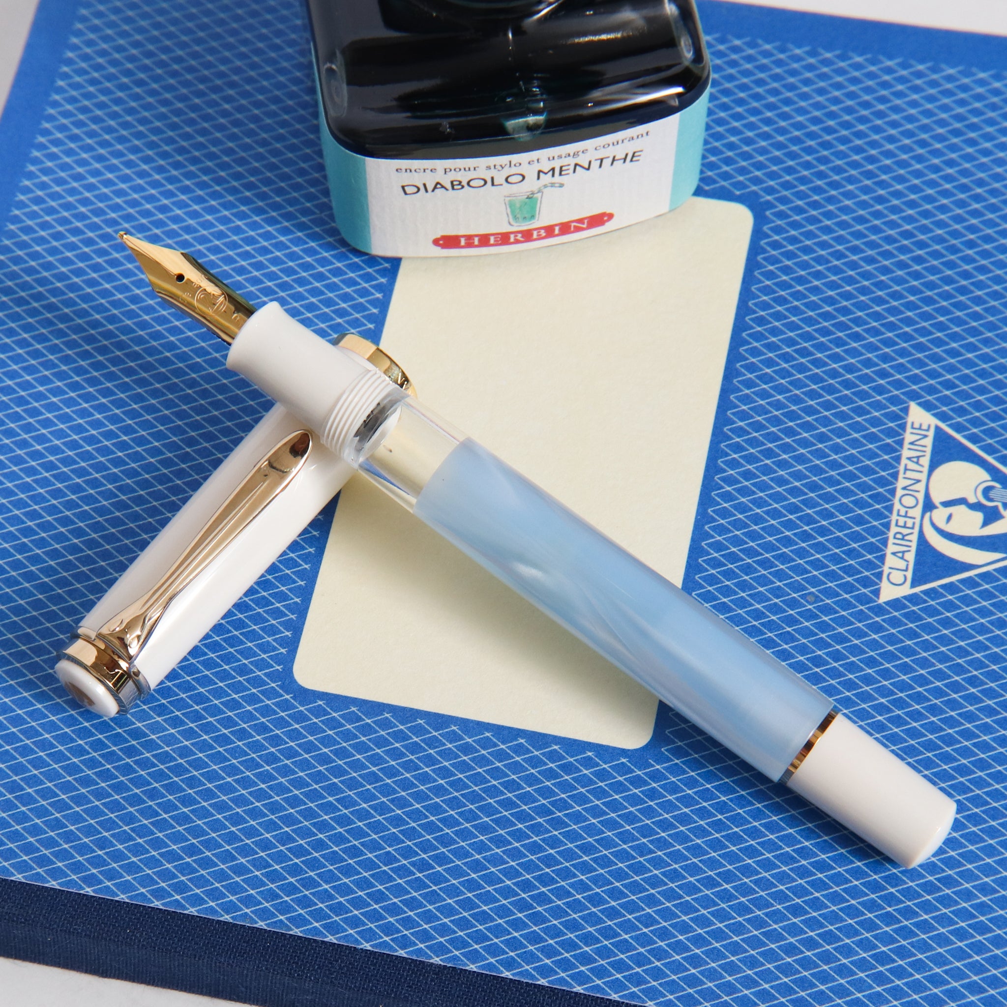 Pelikan M200 パステルブルー　Fニブ Pelikan Classic M200 Fountain Pen - Pastel Blue (Special