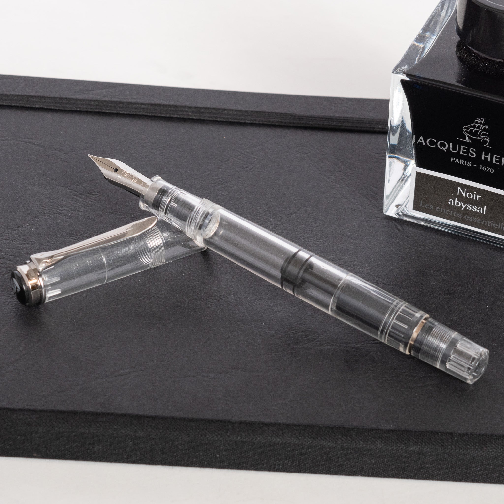 ペリカン 万年筆 PELIKAN M205 DEMONSTRATOR (F) Pelikan Classic M205 Fountain Pen - Demonstrator – Truphae