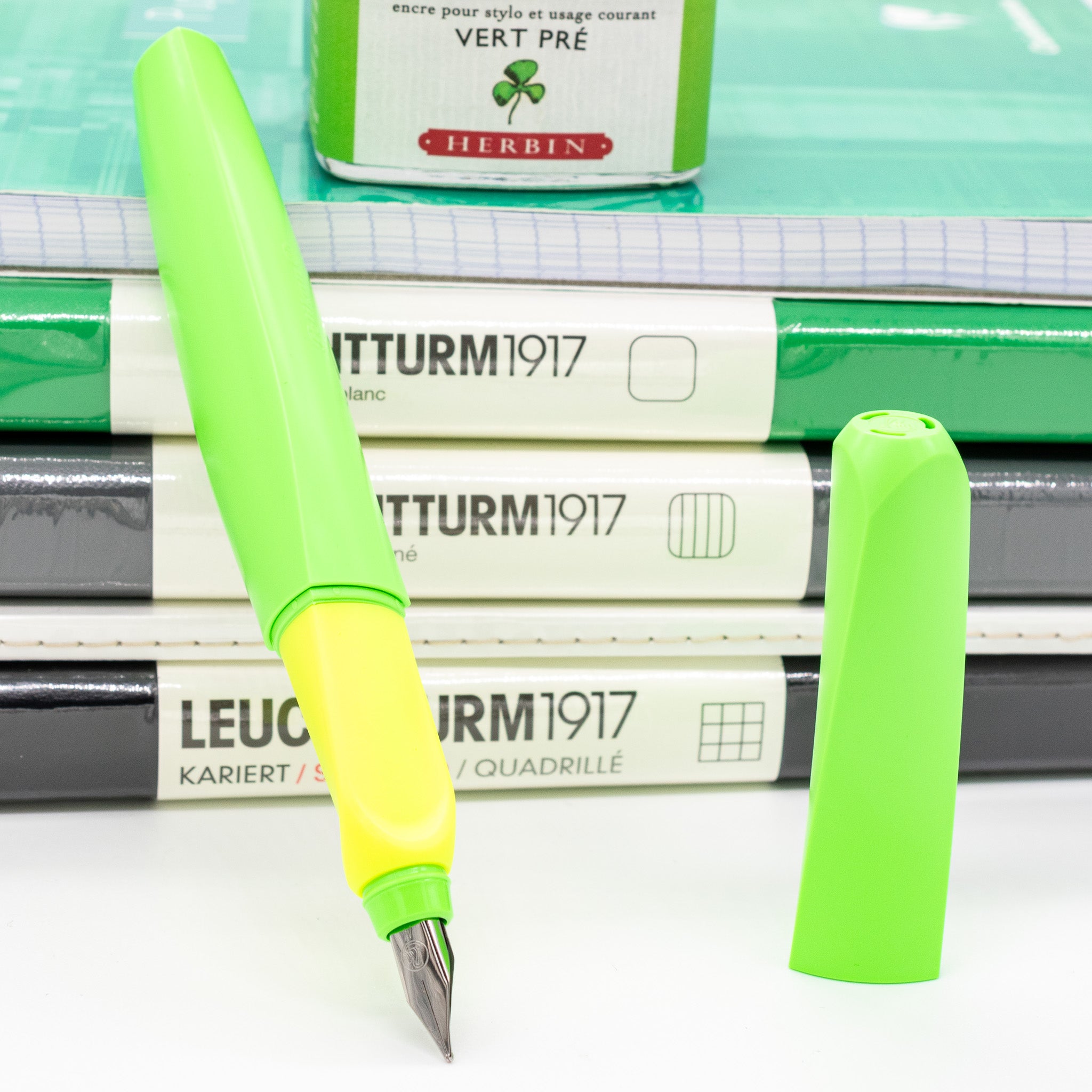 Pelikan Schulfüller Twist Neon Gelb M Pelikan Schulfüller Twist Neon Gelb M