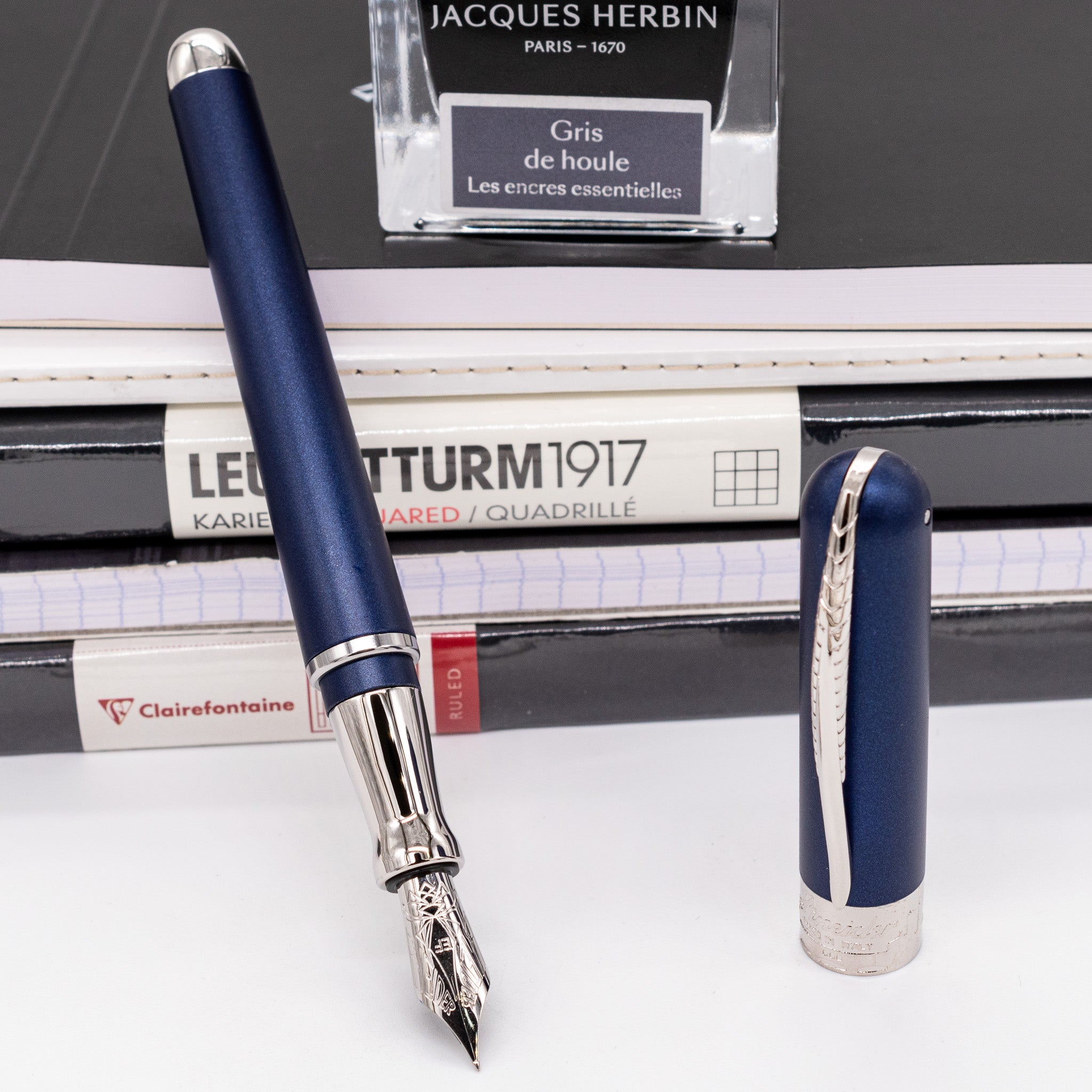 Pineider Avatar UR Art Fountain Pen - Sky Blue – Truphae