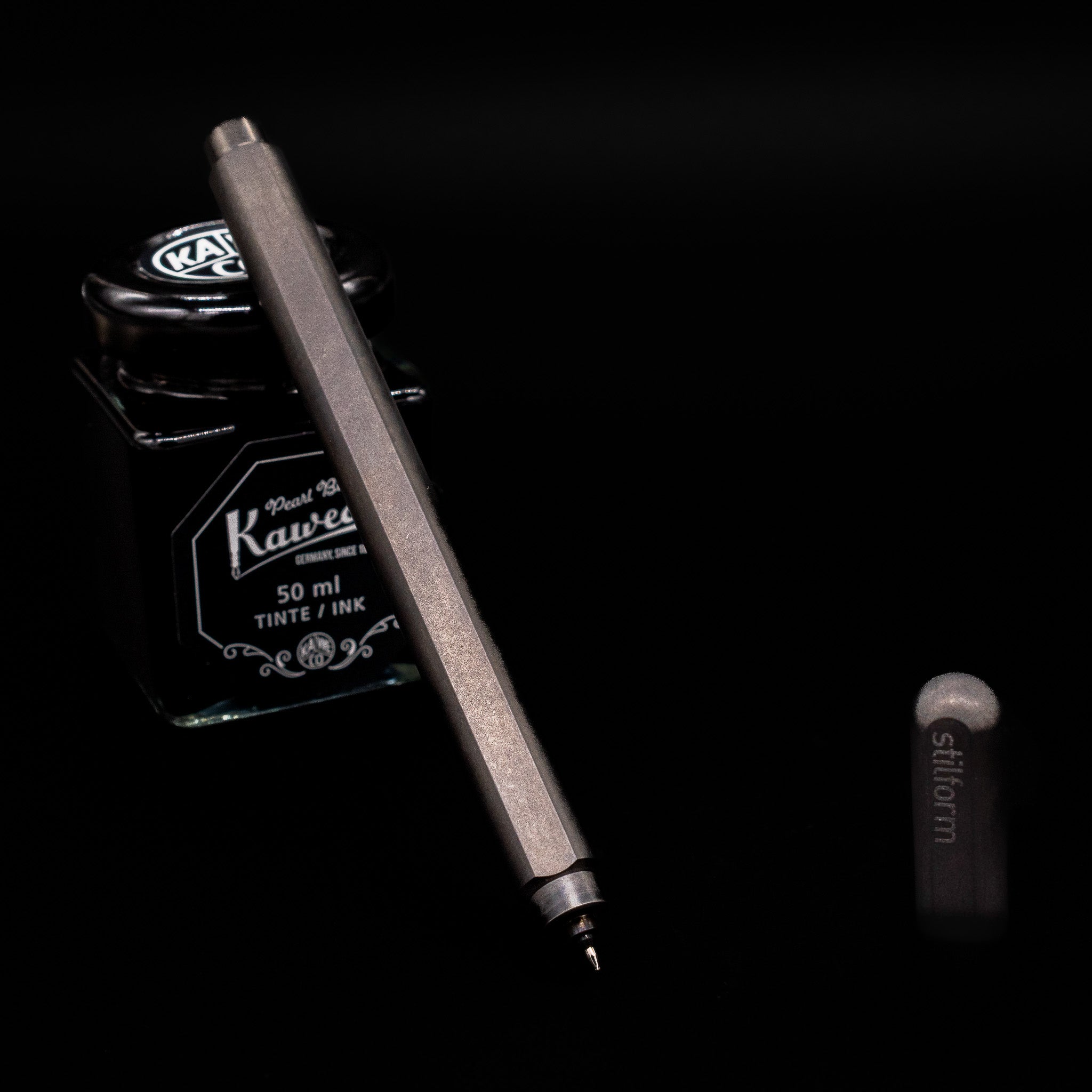 stilform ARC Titanium DLC ゲルインクボールペンおまけ付 Stilform ARC Gel Pen – Titanium DLC – Truphae