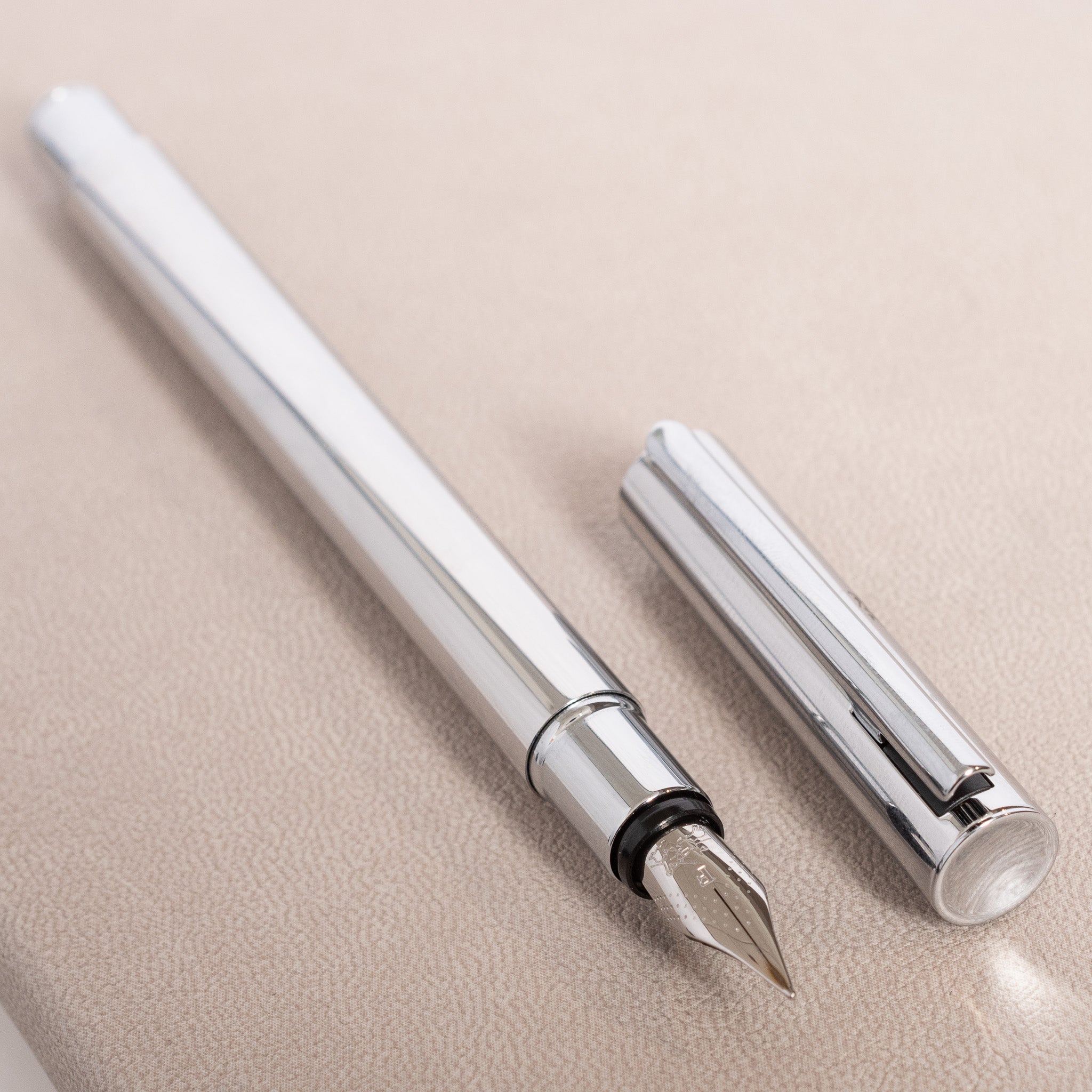 Faber-Castell 342003 - vulpen Neo Slim roestvrij staal, veerbreedte B, zilver glanzend : Faber-Castell Faber-Castell 342003 - vulpen Neo Slim roestvrij staal, veerbreedte B, zilver glanzend : Faber-Castell
