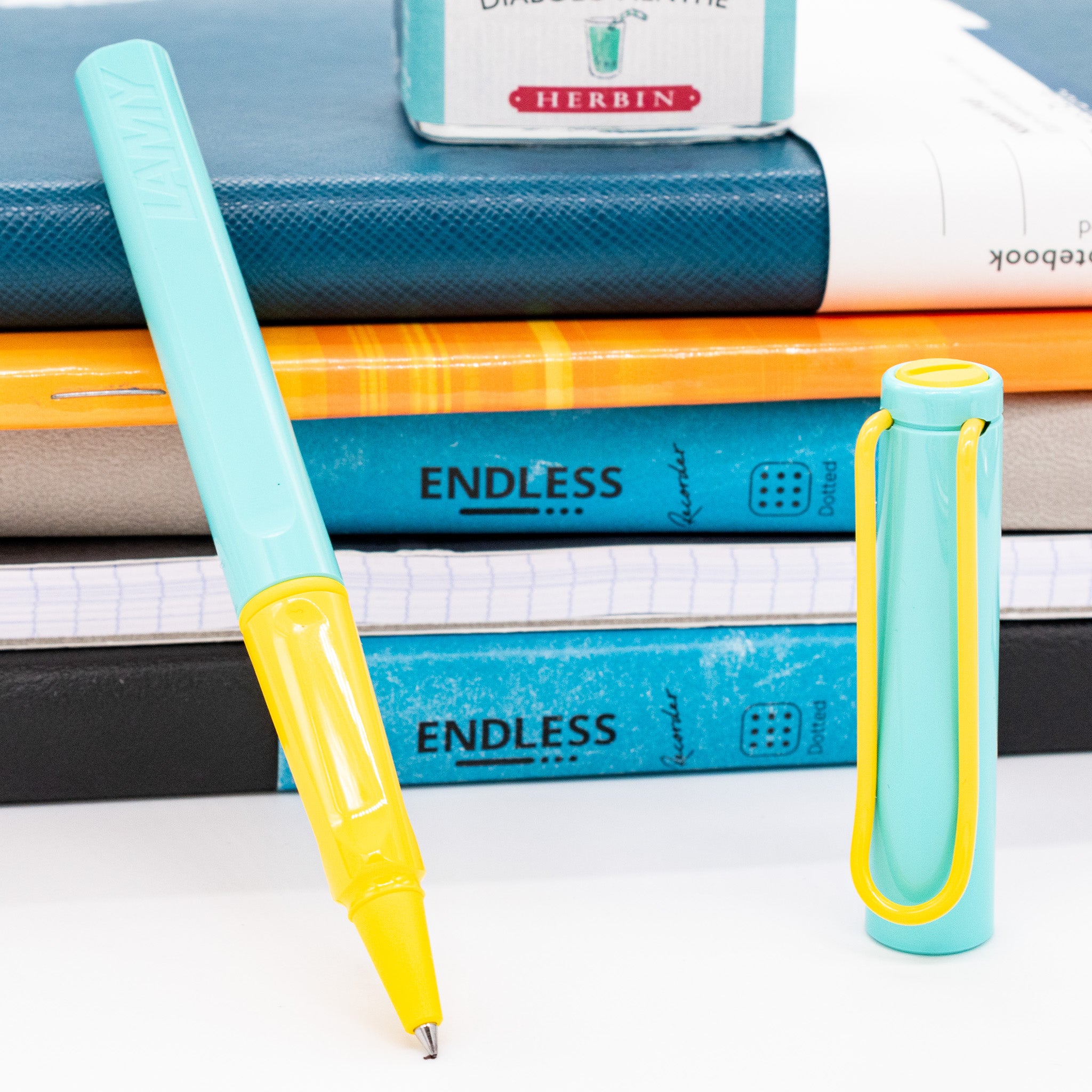Pelikan Pióro Kulkowe Pina Colada Prawo/ Leworęcznych Naboje Olive Metallic - Ce Pelikan Pióro Kulkowe Pina Colada Prawo/ Leworęcznych Naboje Olive Metallic - Ce