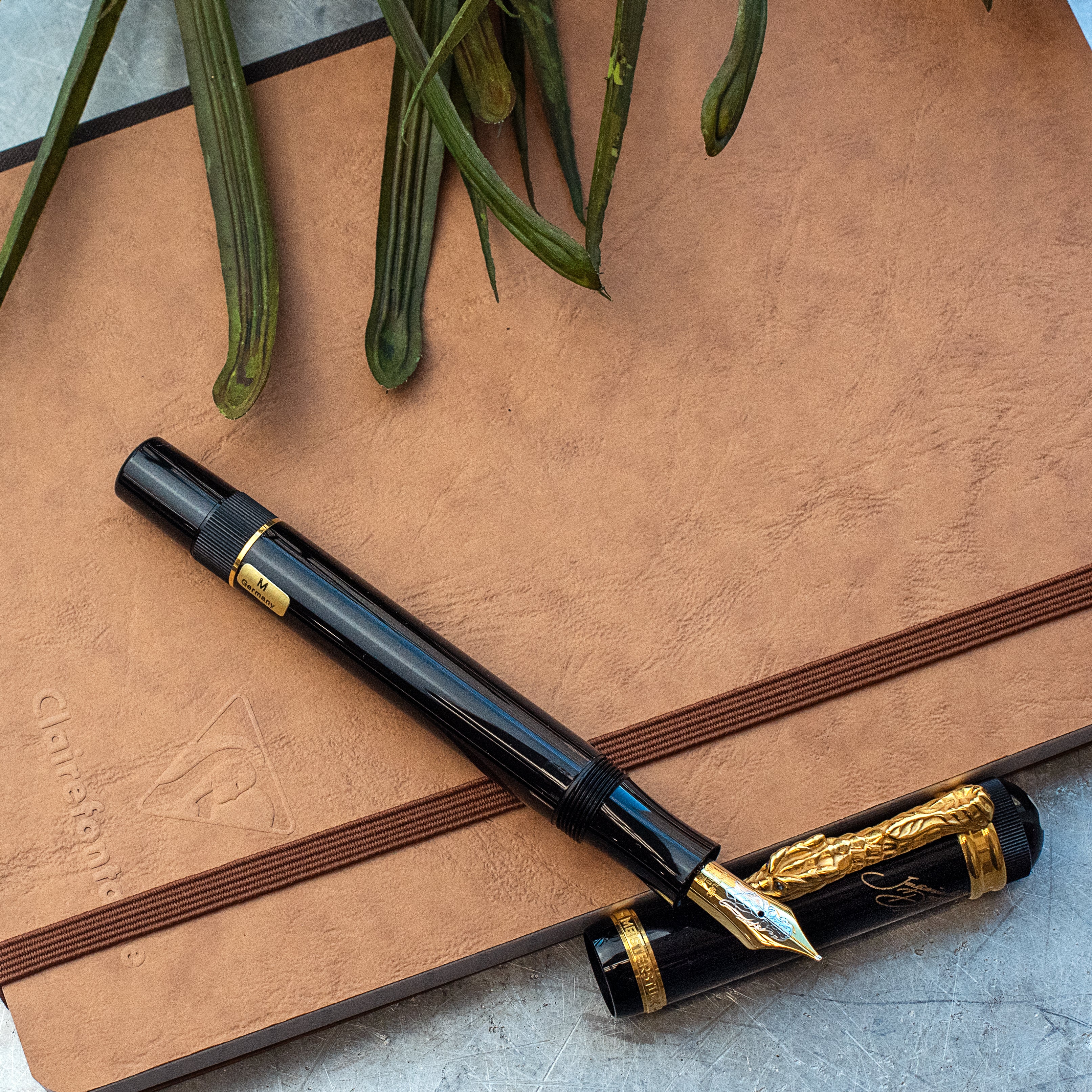 Montblanc Writer s Edition 1993 Imperial Dragon 888 Fountain Pen