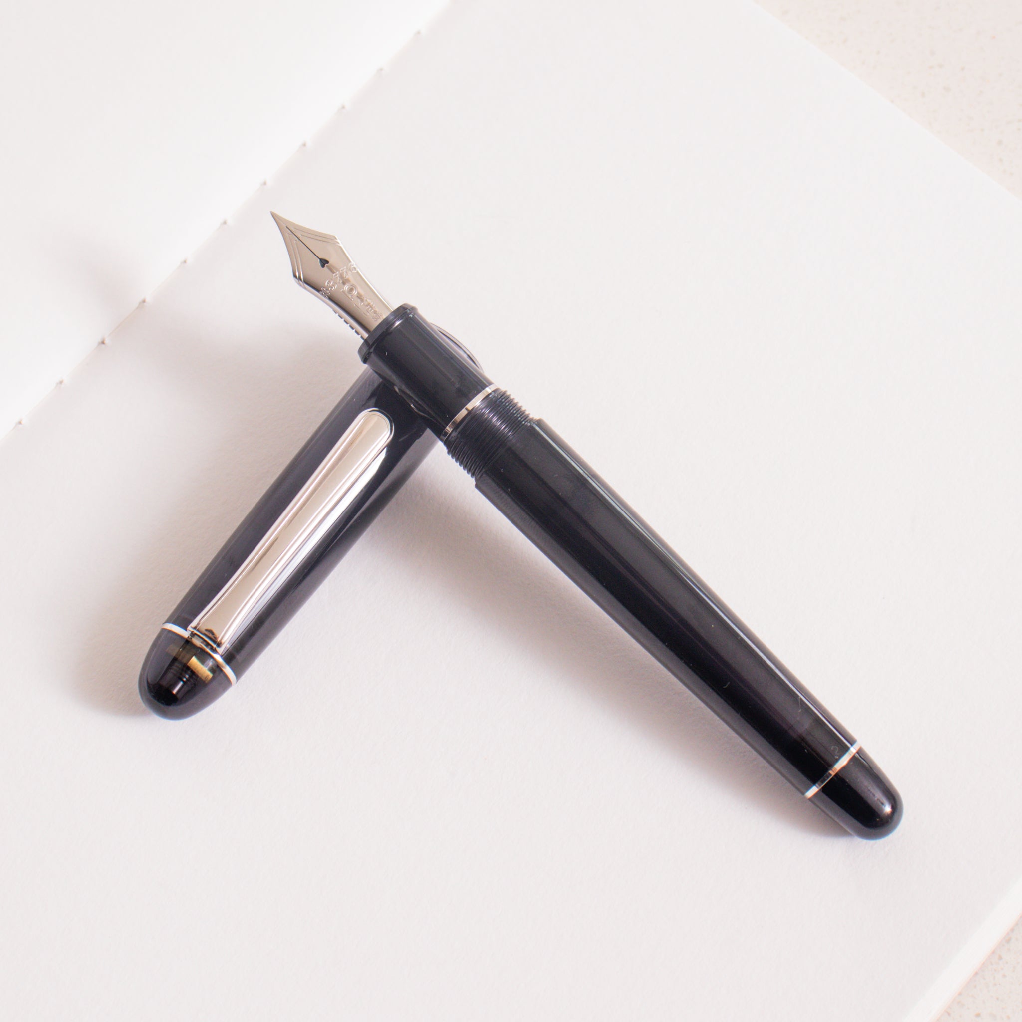 PLATINUM 万年筆 #3776 CENTURY Platinum #3776 Century Fountain Pen - Black Diamond with Rhodium