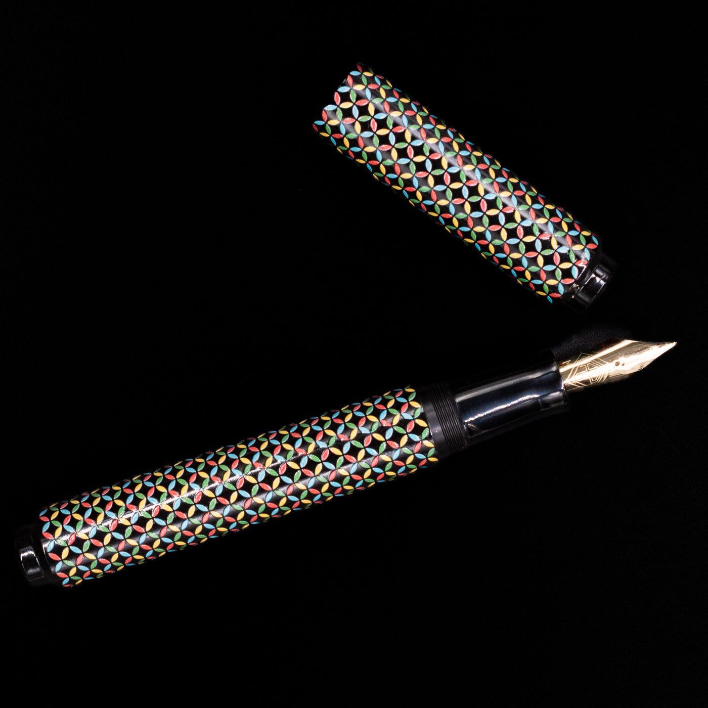 An overhead view of the AP Limited Editions Sakura Lacquer Art Fountain Pen - Rhythm uncapped. 