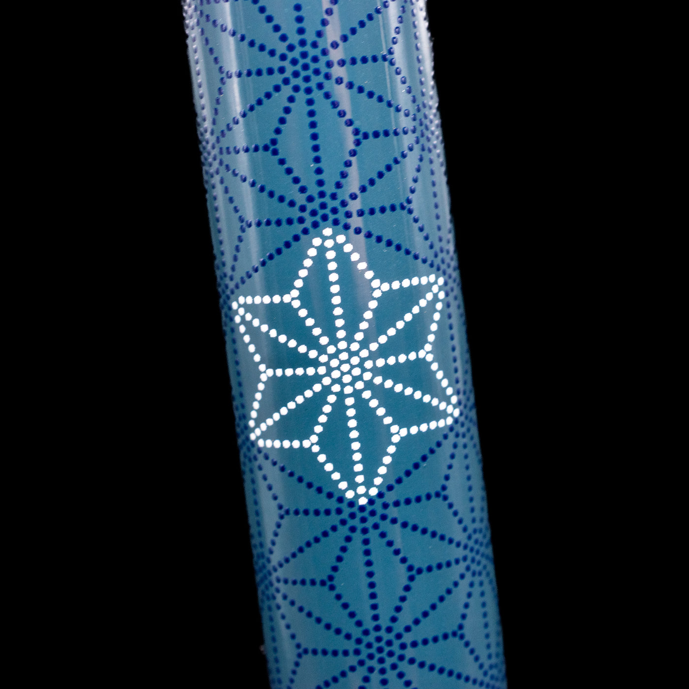 A detail view of the white snowflake on the AP Limited Editions Sakura Lacquer Art Fountain Pen - Snowflakes Blue.