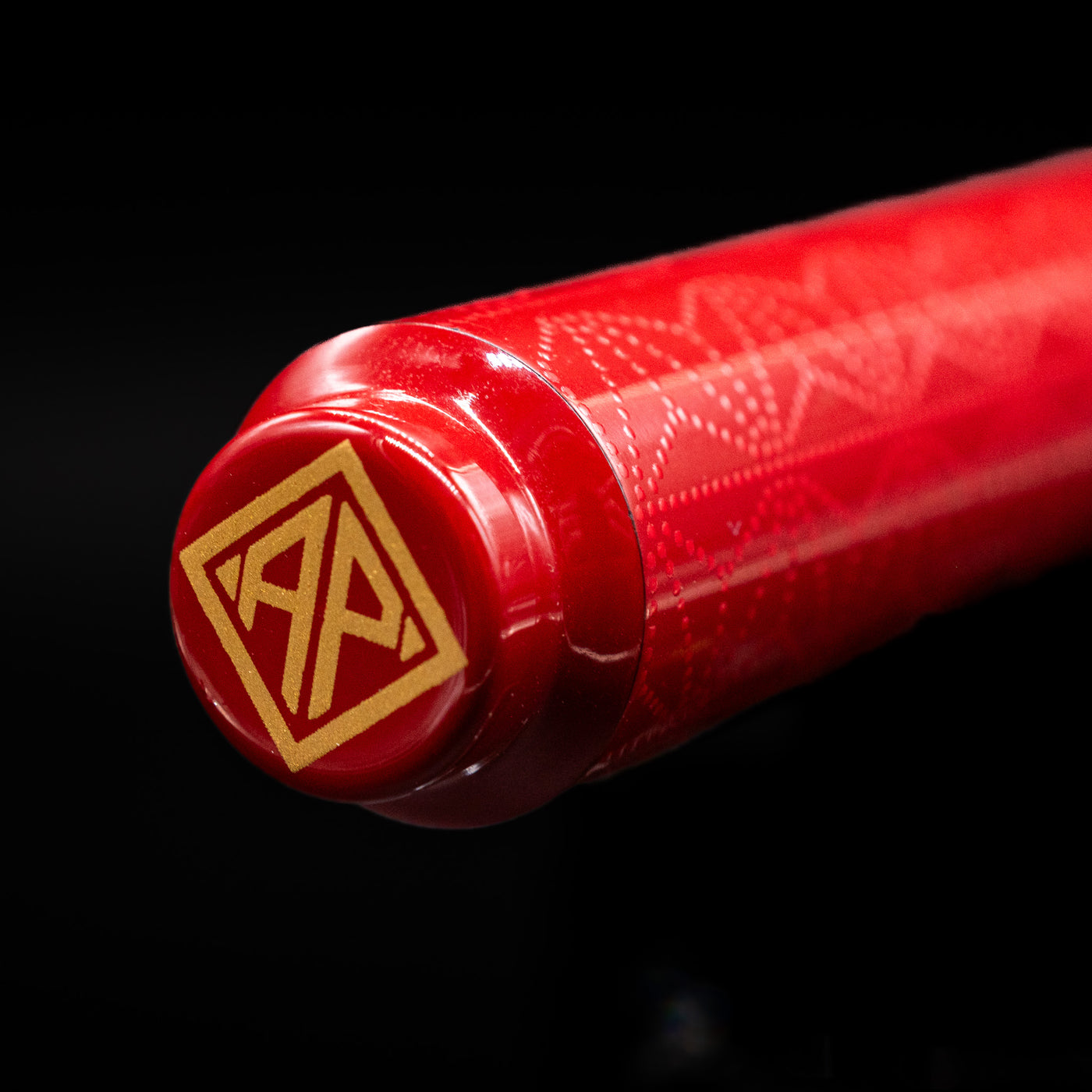 Zoomed-in view of the top of the cap with the finial on the AP Limited Editions Sakura Lacquer Art Fountain Pen - Snowflakes Red.