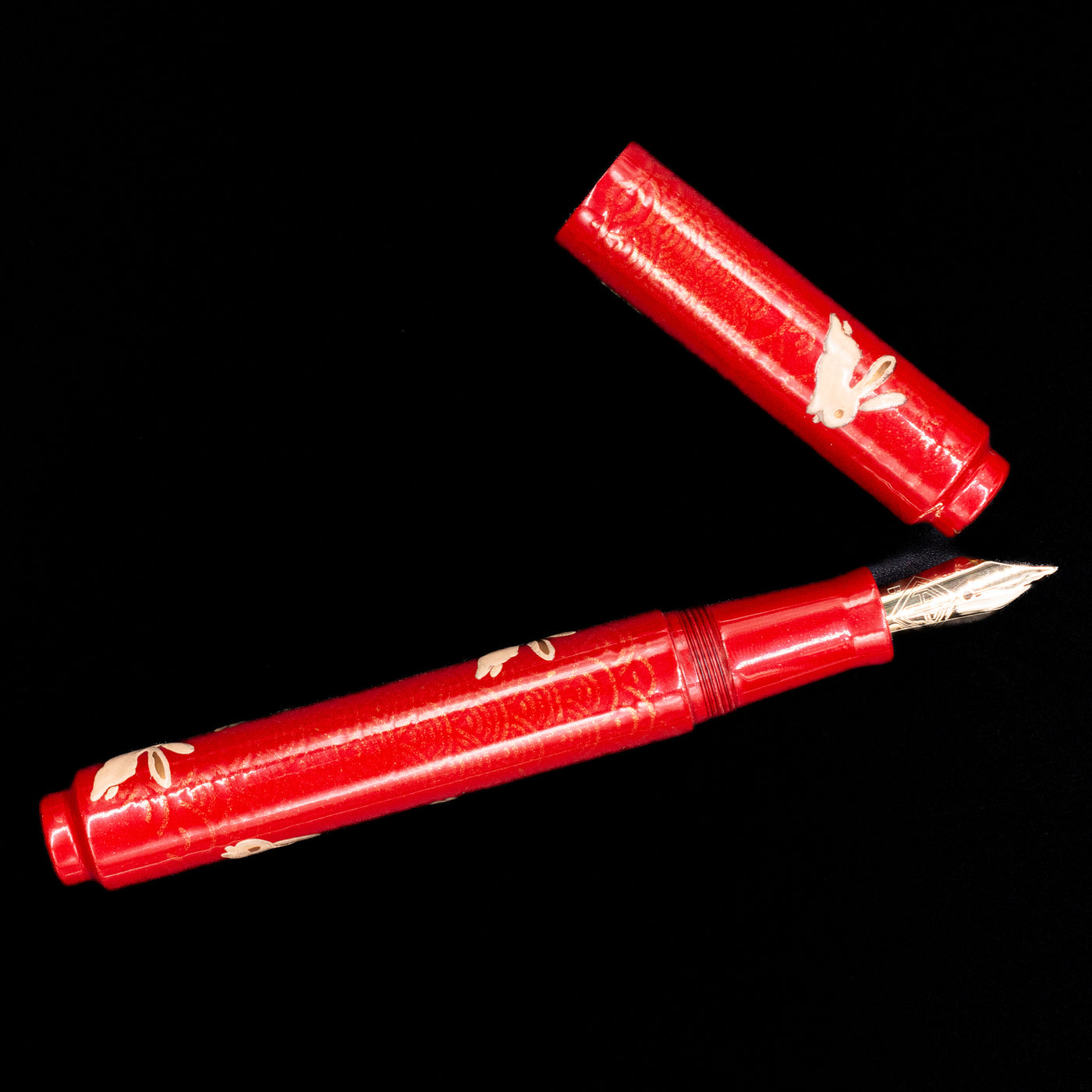 An overhead view of the AP Limited Editions Sakura Lacquer Art Fountain Pen - Year of the Rabbit uncapped.