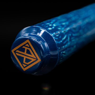 Zoomed-in view of the top of the cap with the finial on the AP Limited Editions Urushi Lacquer Art Fountain Pen - Midnight.