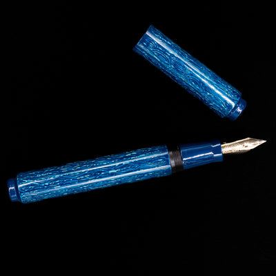 An overhead view of the AP Limited Editions Urushi Lacquer Art Fountain Pen - Midnight uncapped.