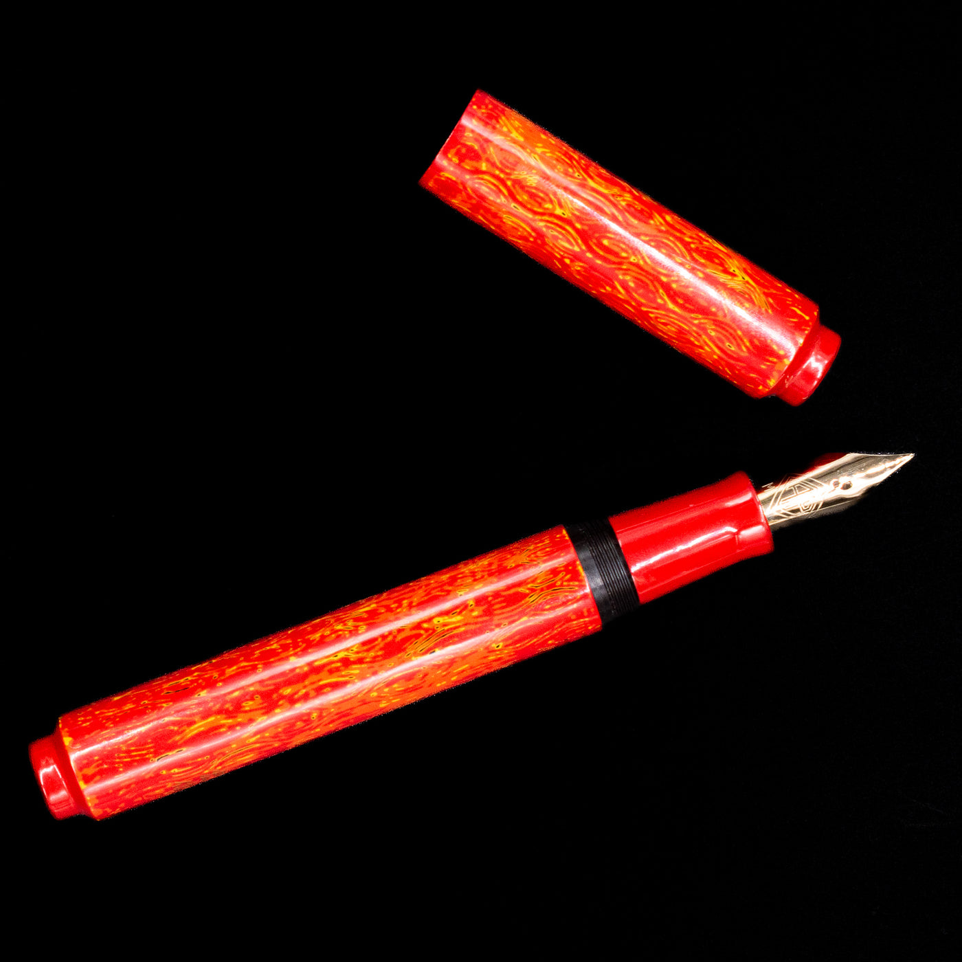 An overhead view for he AP Limited Editions Urushi Lacquer Art Fountain Pen - Red Earth uncapped.
