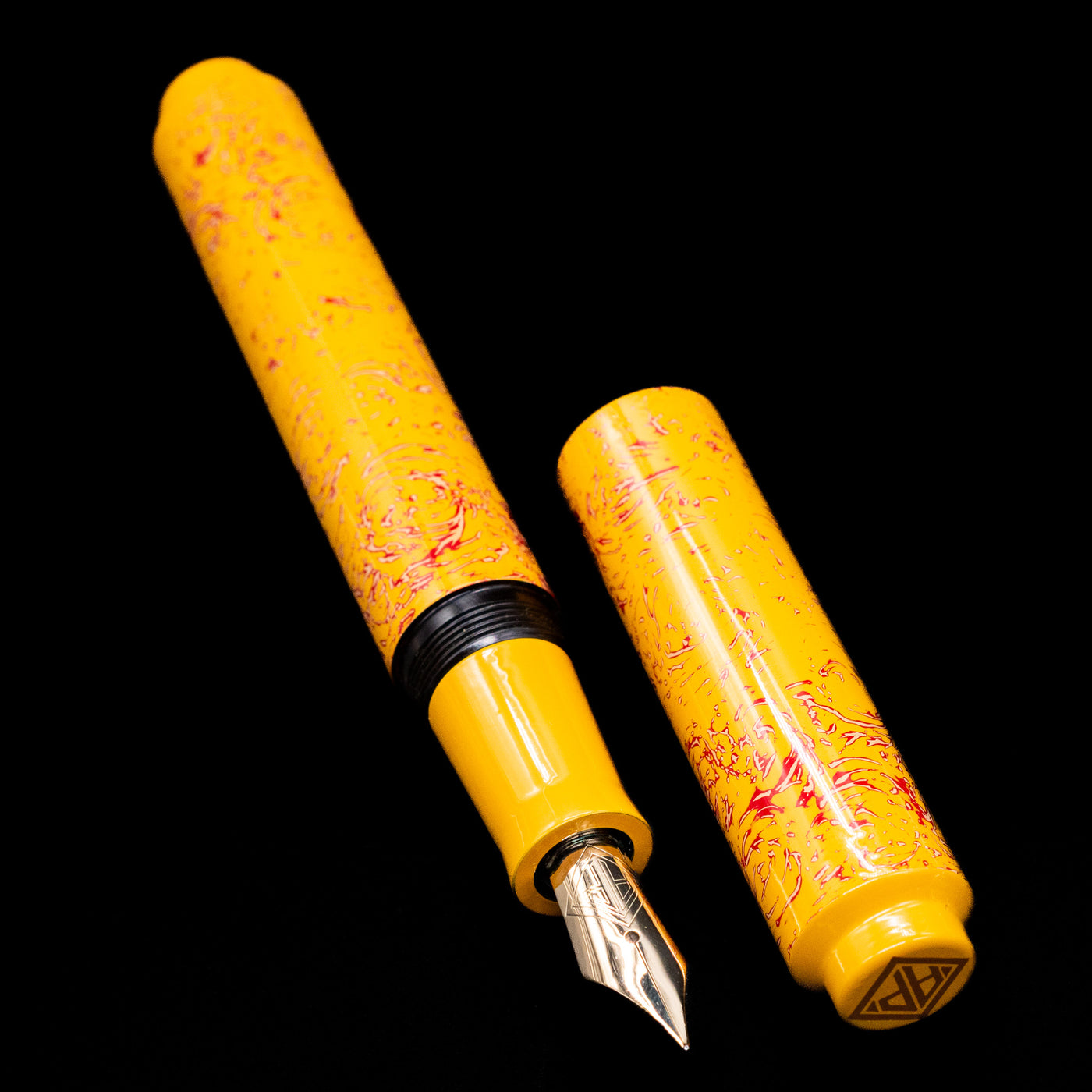  A full view of the AP Limited Editions Urushi Lacquer Art Fountain Pen - Sunshine uncapped, with its cap laying next to the pen. 