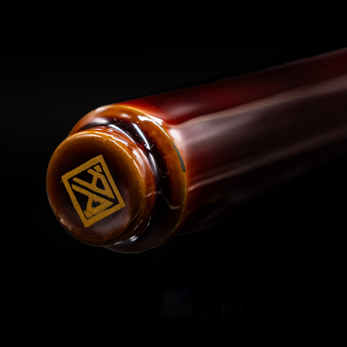  Zoomed-in view of the top of the cap with the finial on the AP Limited Editions Urushi Lacquer Art Fountain Pen - Tamenuri Yellow.