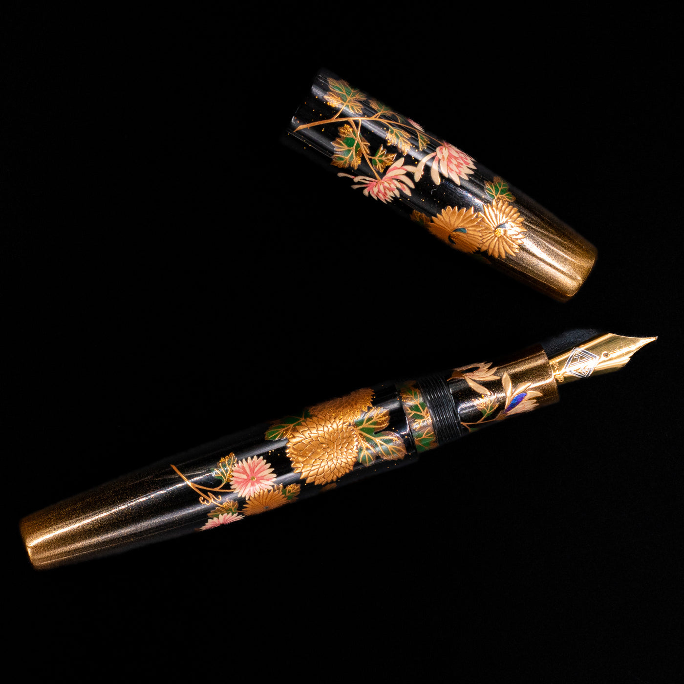 An overhead view of the AP Limited Editions Writer Maki-e Fountain Pen - Chrystanthemum (Prototype) uncapped.