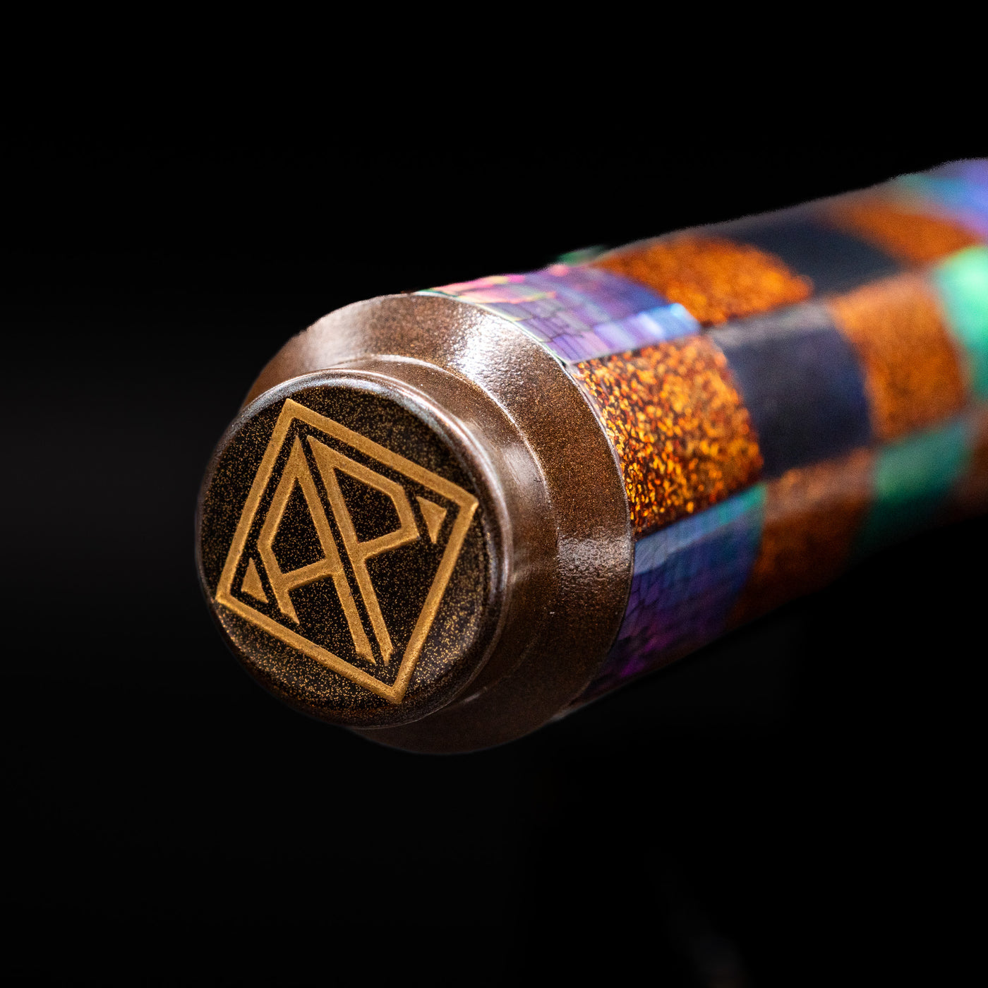 Zoomed-in view of the top of the cap with the finial on the AP Limited Editions Writer Maki-e Fountain Pen - Sparkle.