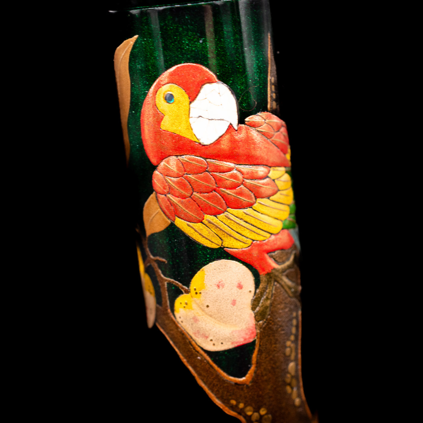 A close-up shot of the parrot on the body of the AP Limited Editions Writer Maki-e Fountain Pen - The Parrot with Peaches.