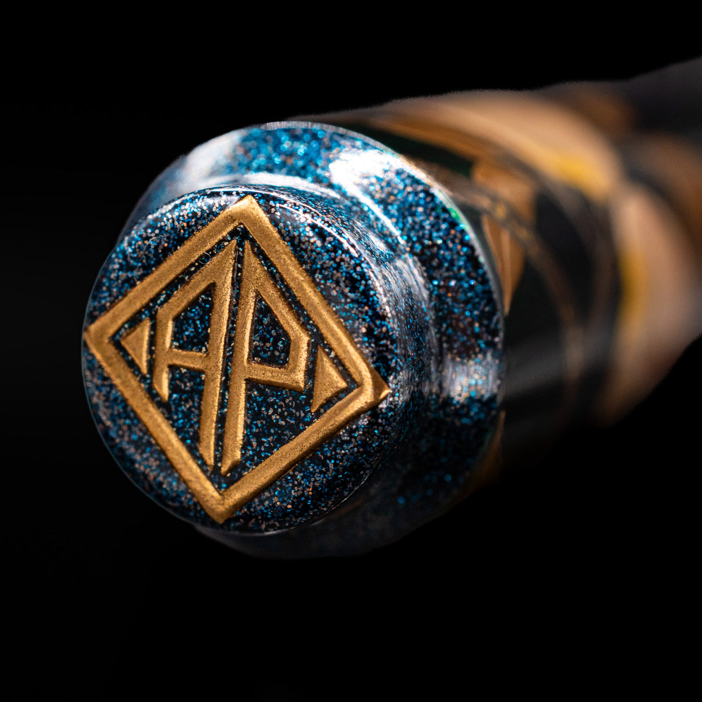 Zoomed-in view of the top of the cap with the finial on the AP Limited Editions Writer Maki-e Fountain Pen - The Parrot with Peaches.