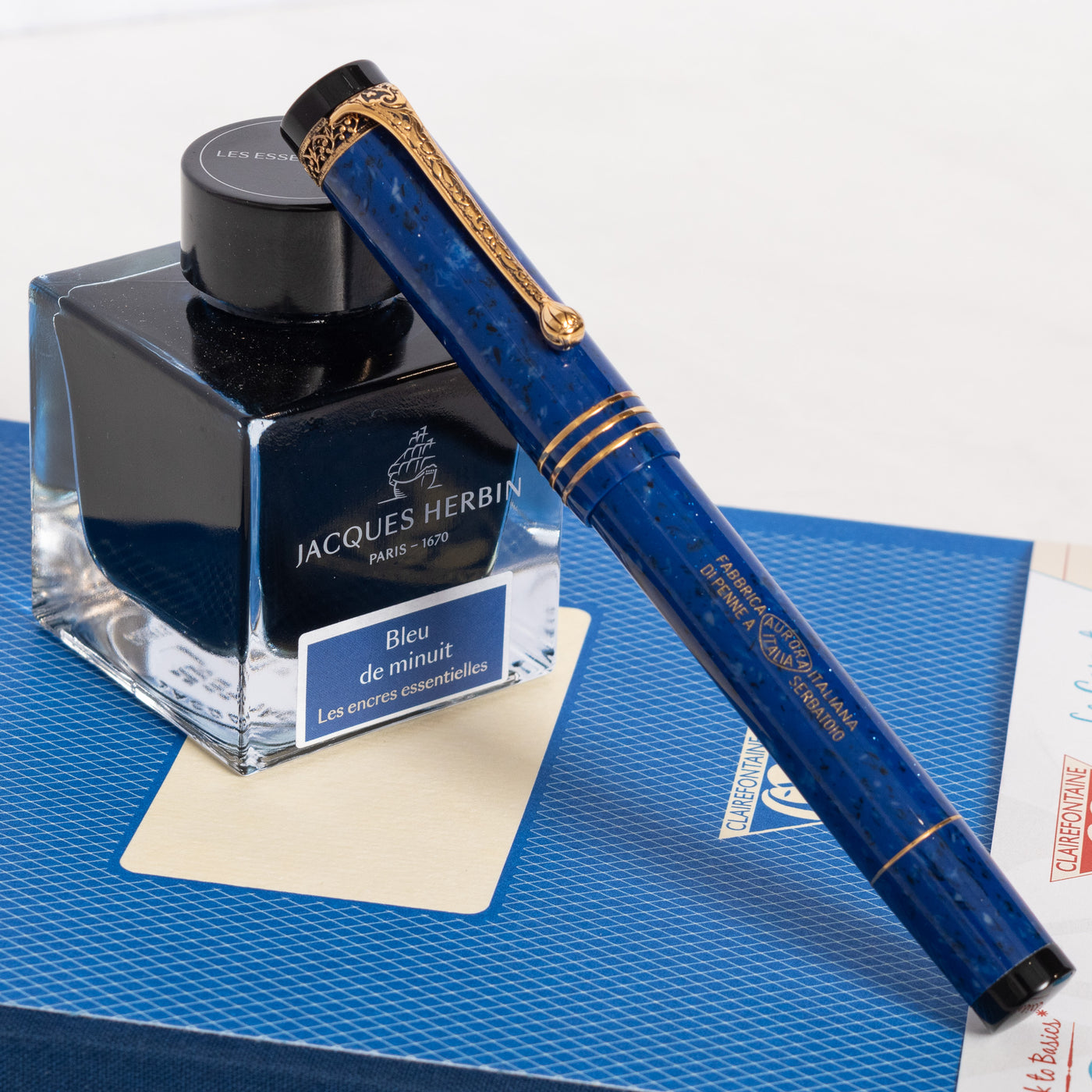Aurora Internazionale Blue Limited Edition Fountain Pen capped