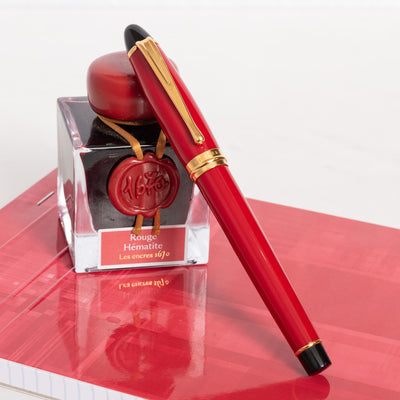 Aurora Ipsilon Red & Gold Fountain Pen Capped