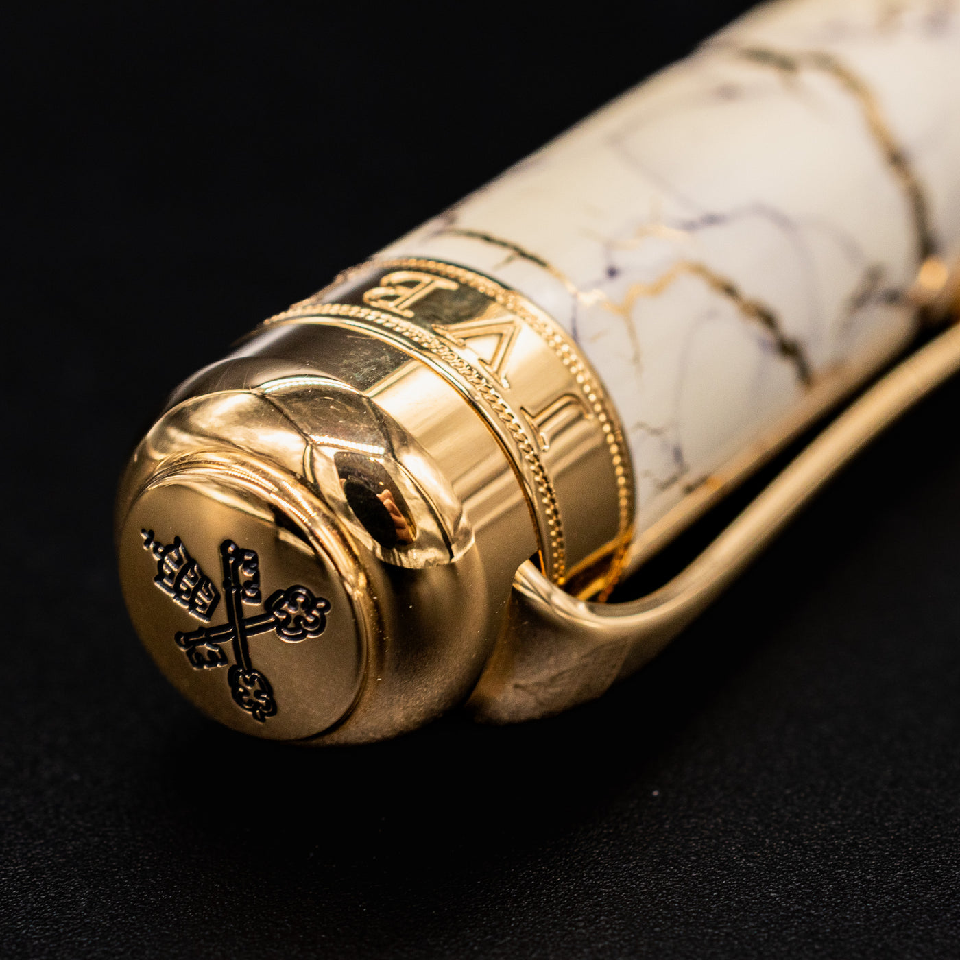 Aurora Jubilaeum Fountain Pen - Preowned cap top
