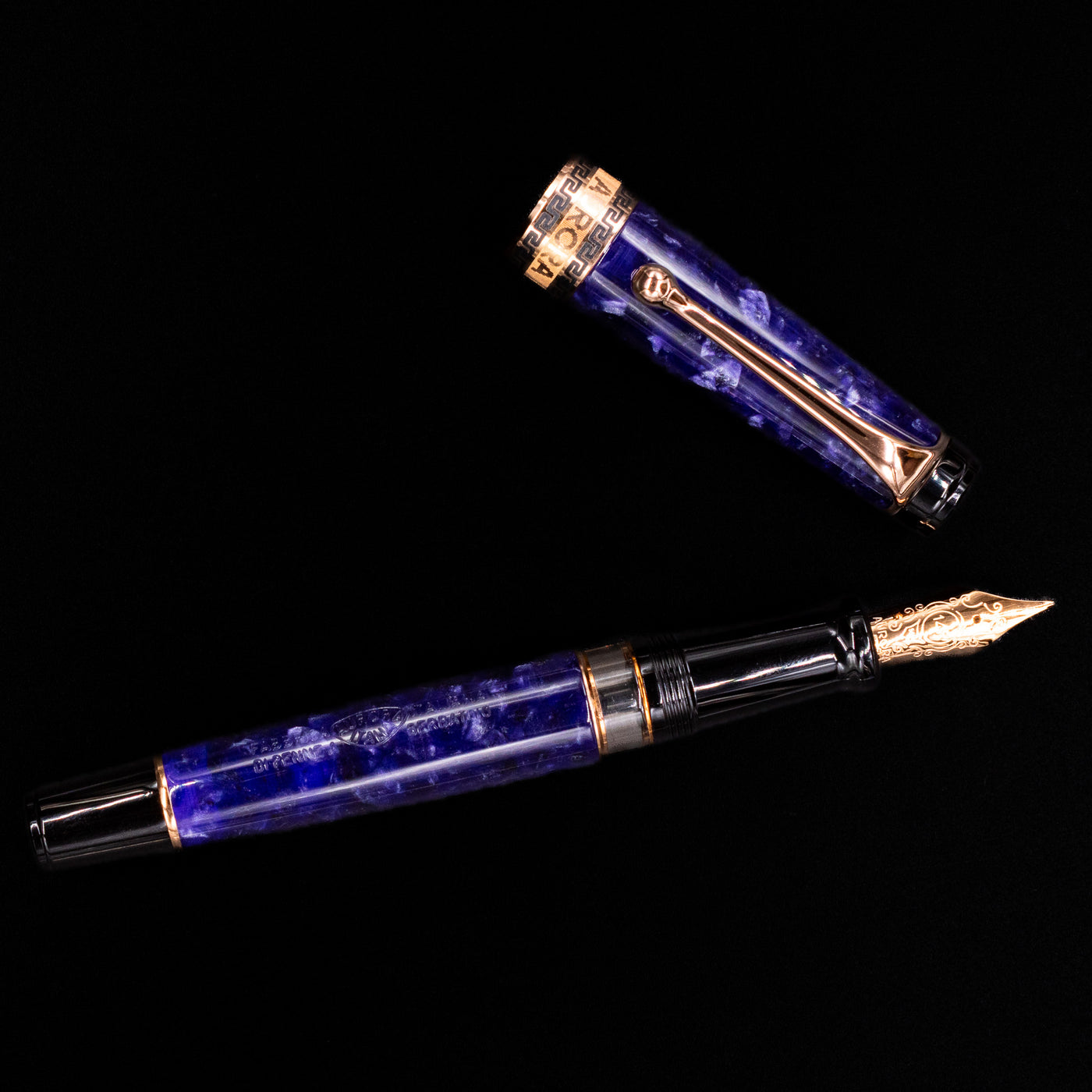 Overhead view of the Aurora Optima Viola fountain pen, emphasizing the balanced proportions, decorative cap band, and polished rose gold clip.