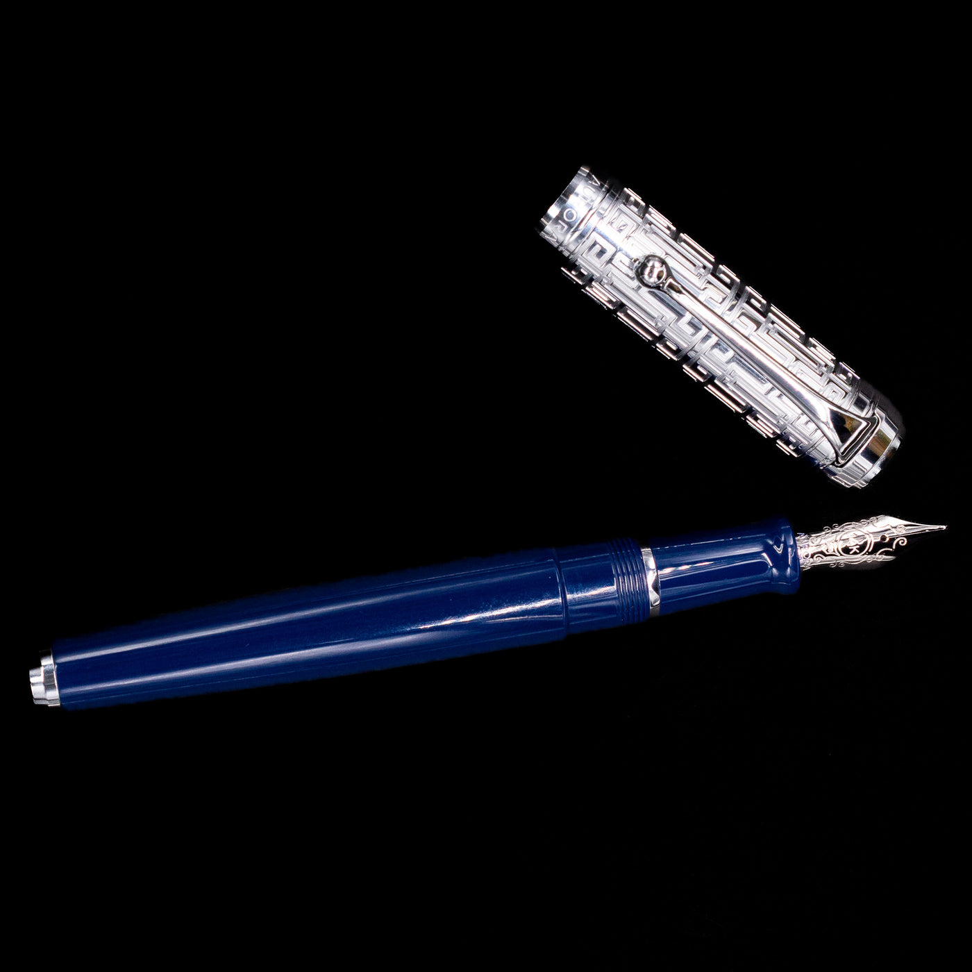An overhead view of the Aurora Talentum Dedalo Blue Fountain Pen - Preowned uncapped.