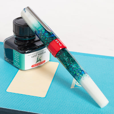 BENU Euphoria Christmas Twinkle Limited Edition Fountain Pen capped