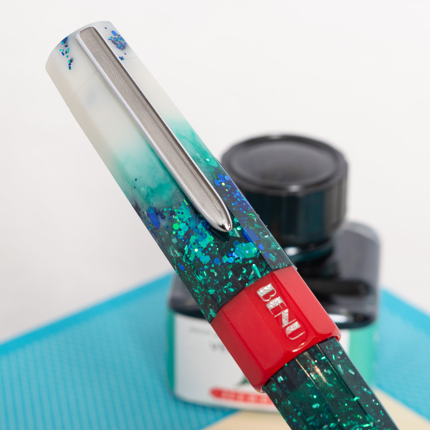 BENU Euphoria Christmas Twinkle Limited Edition Fountain Pen clip