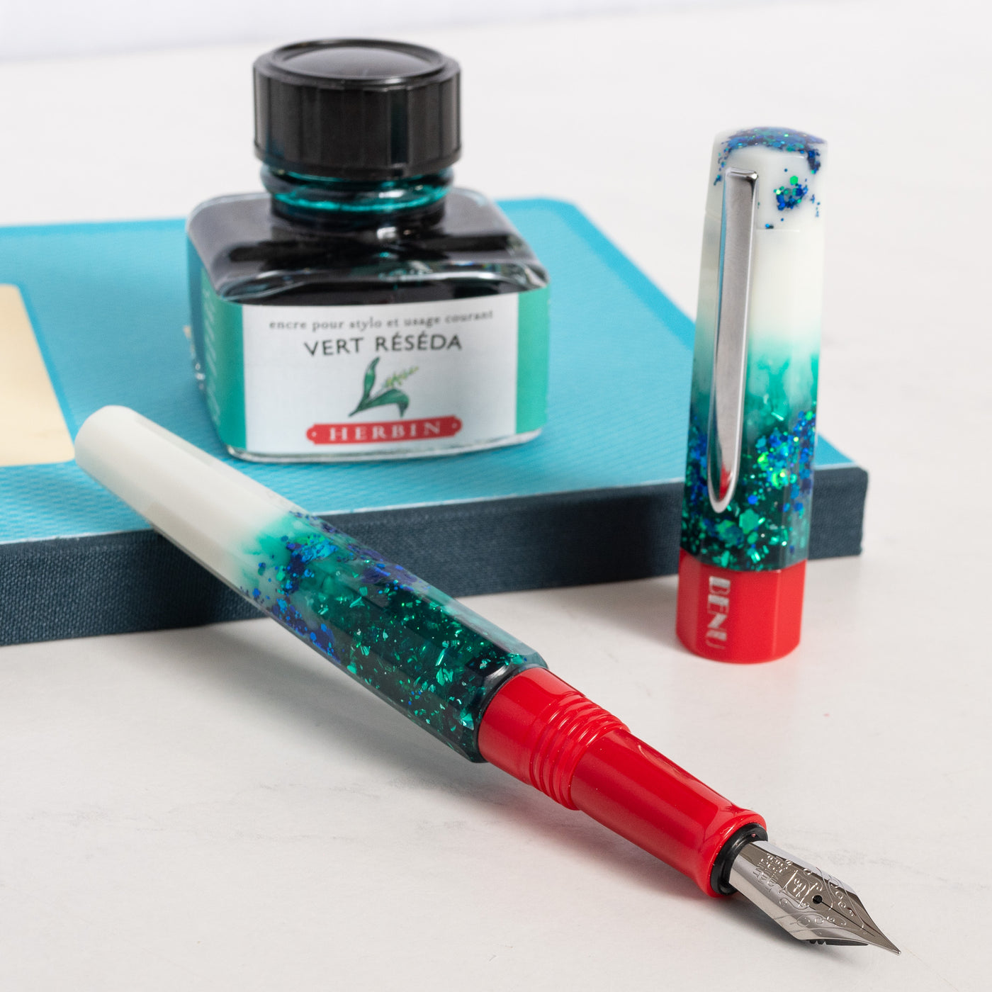 BENU Euphoria Christmas Twinkle Limited Edition Fountain Pen uncapped