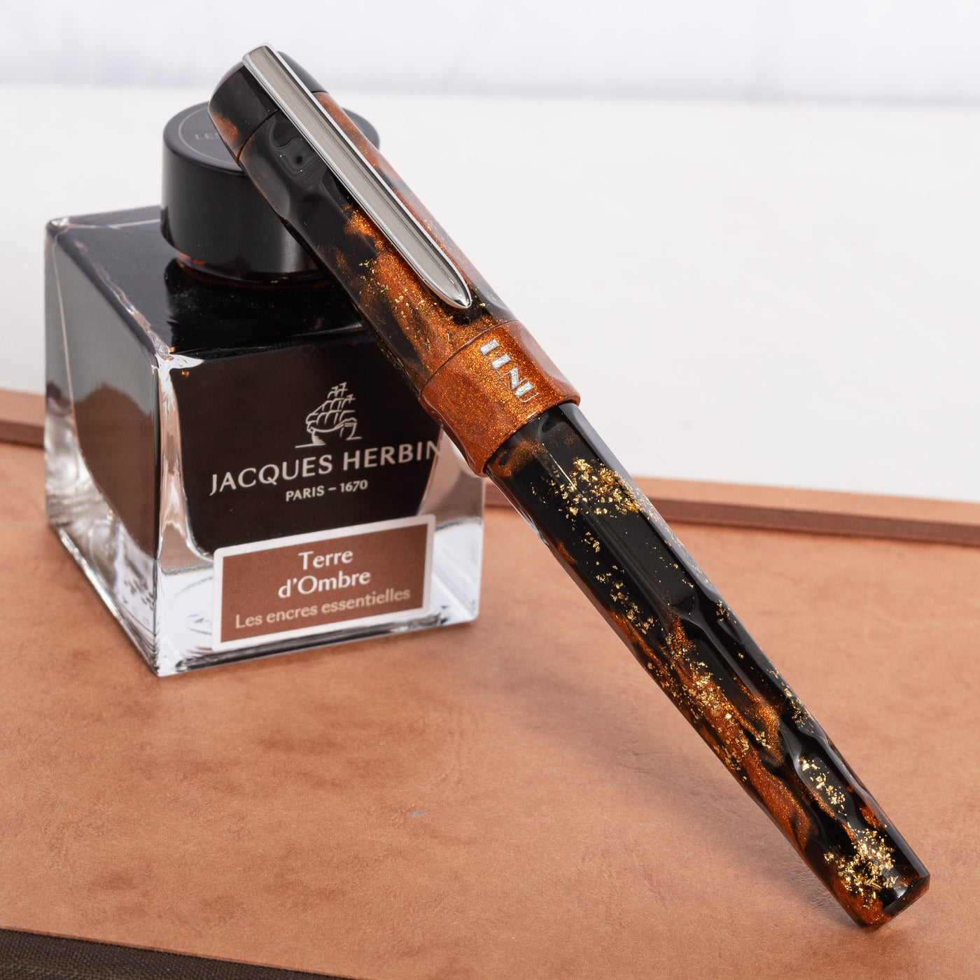 BENU Talisman Tiger's Eye Fountain Pen capped