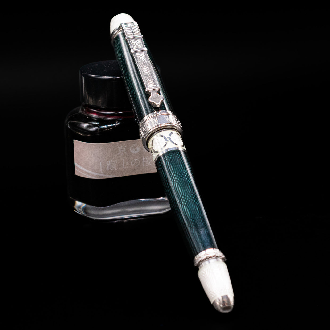 David Oscarson Henrik Wigstrom Trophy Fountain Pen - Mossy Black – Truphae