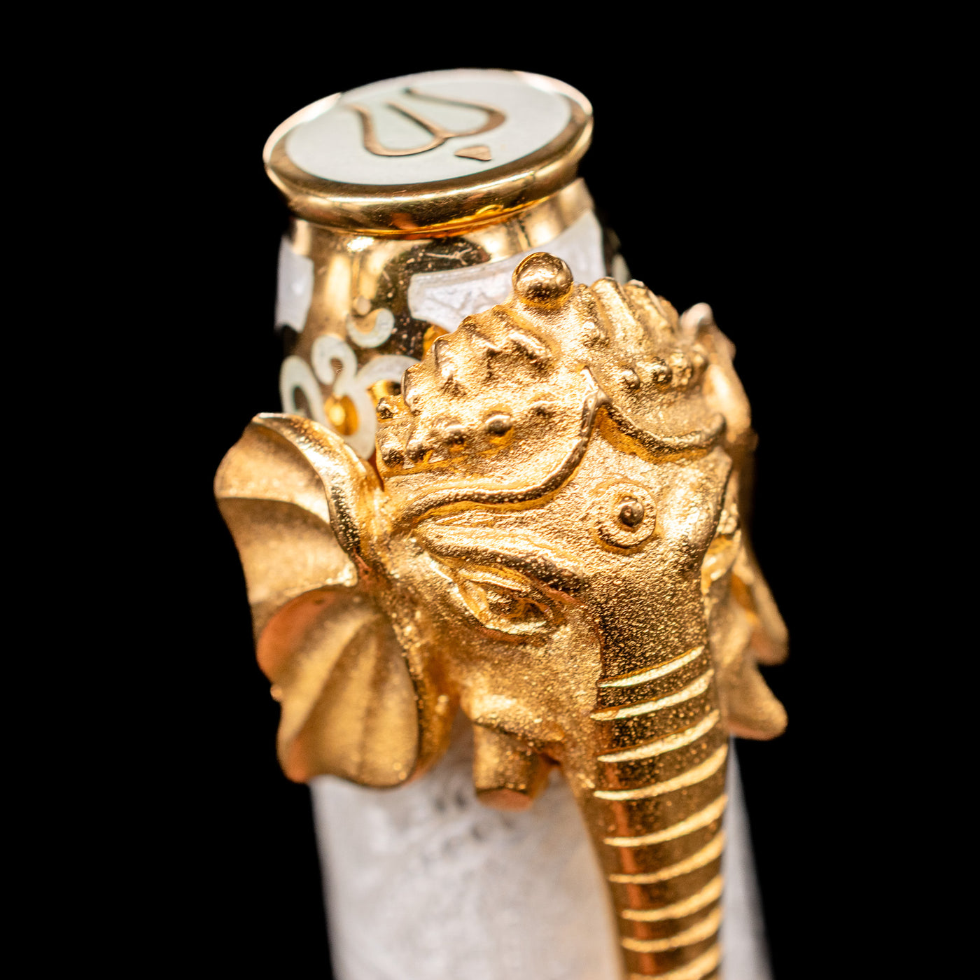 A macro shot of the clip in the shape of Lord Ganesha for the David Oscarson Lord Ganesha Fountain Pen - White. 