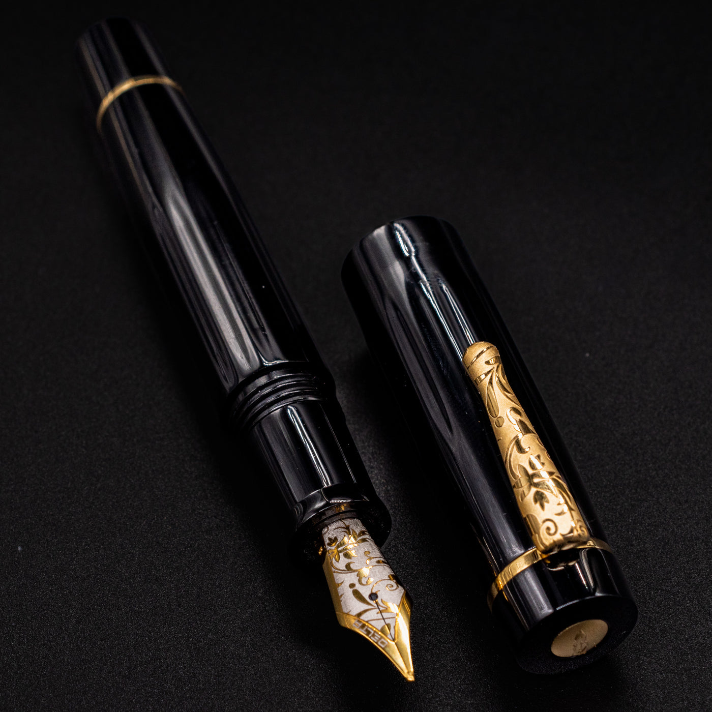  Delta Bio+16 Nera Fountain Pen - Stainless Steel Nib gold trim