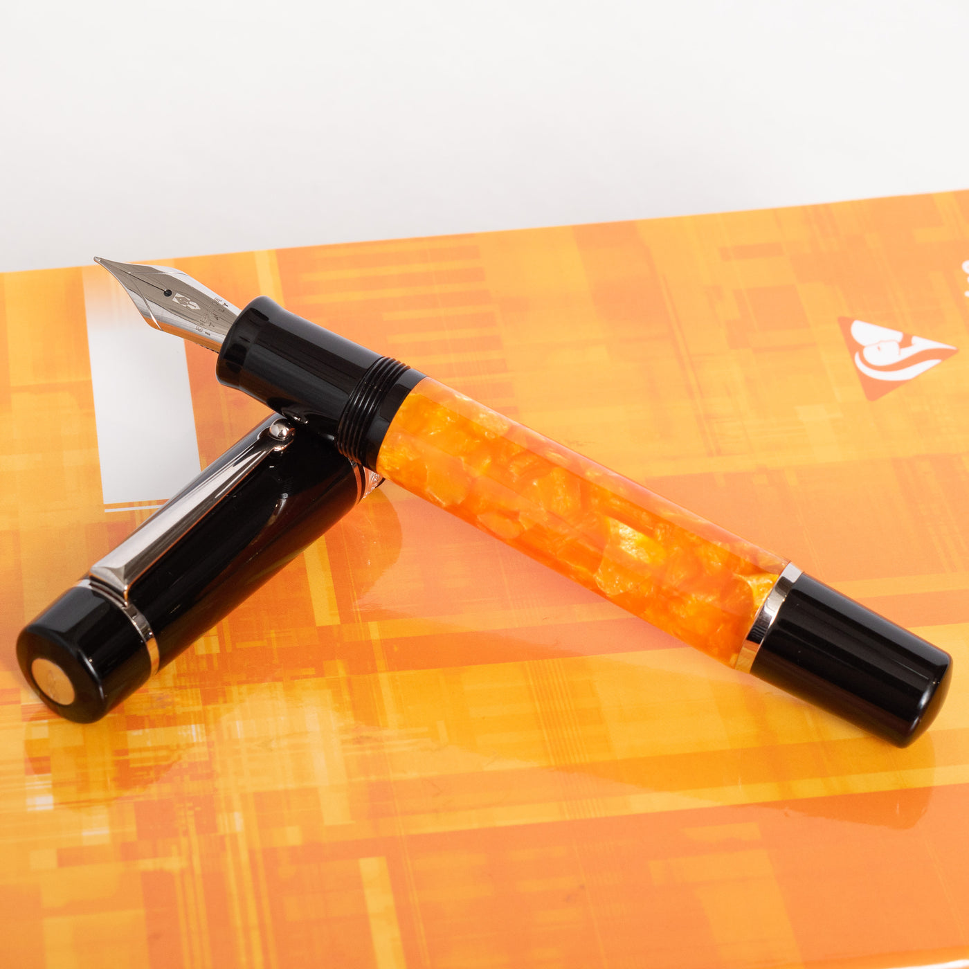 Delta DV Original Midsize Fountain Pen Orange