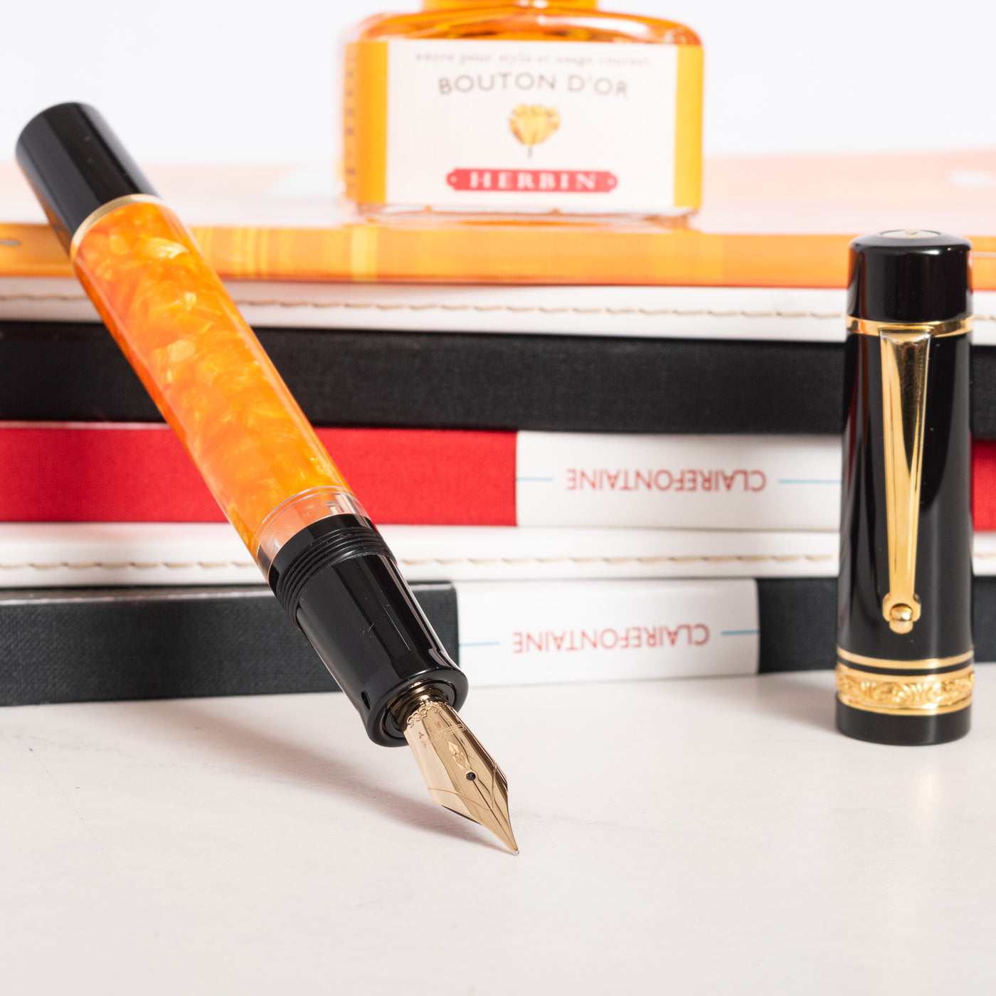 Delta DV Original Midsize Gold Fountain Pen