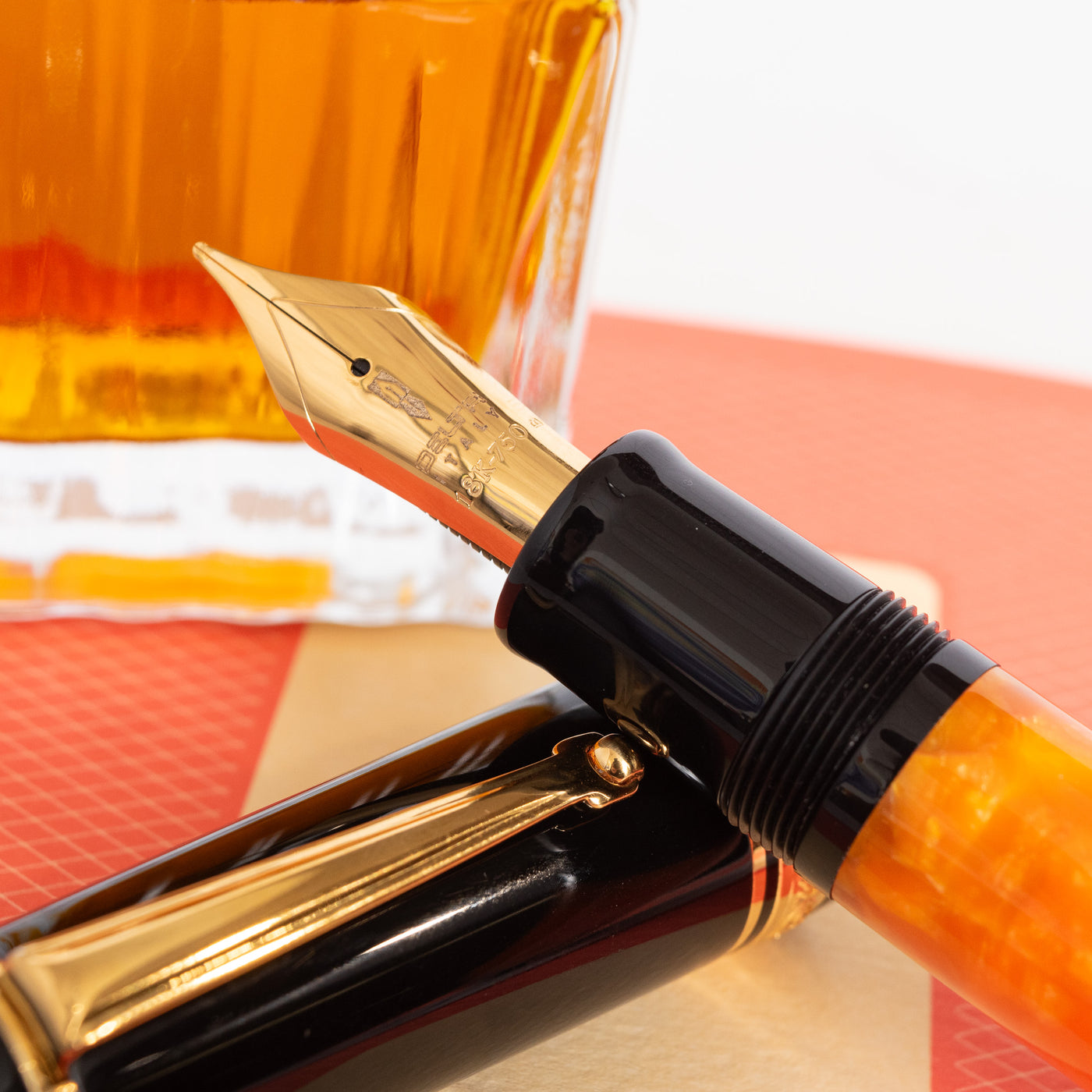 Delta DV Original Oversize Fountain Pen - 18k Gold Nib