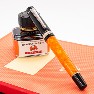 Delta DV Original Slim Fountain Pen - 14k Nib capped