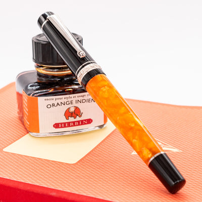 Delta DV Original Slim Fountain Pen capped