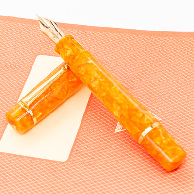Delta DV Oversize Fountain Pen - Oro orange