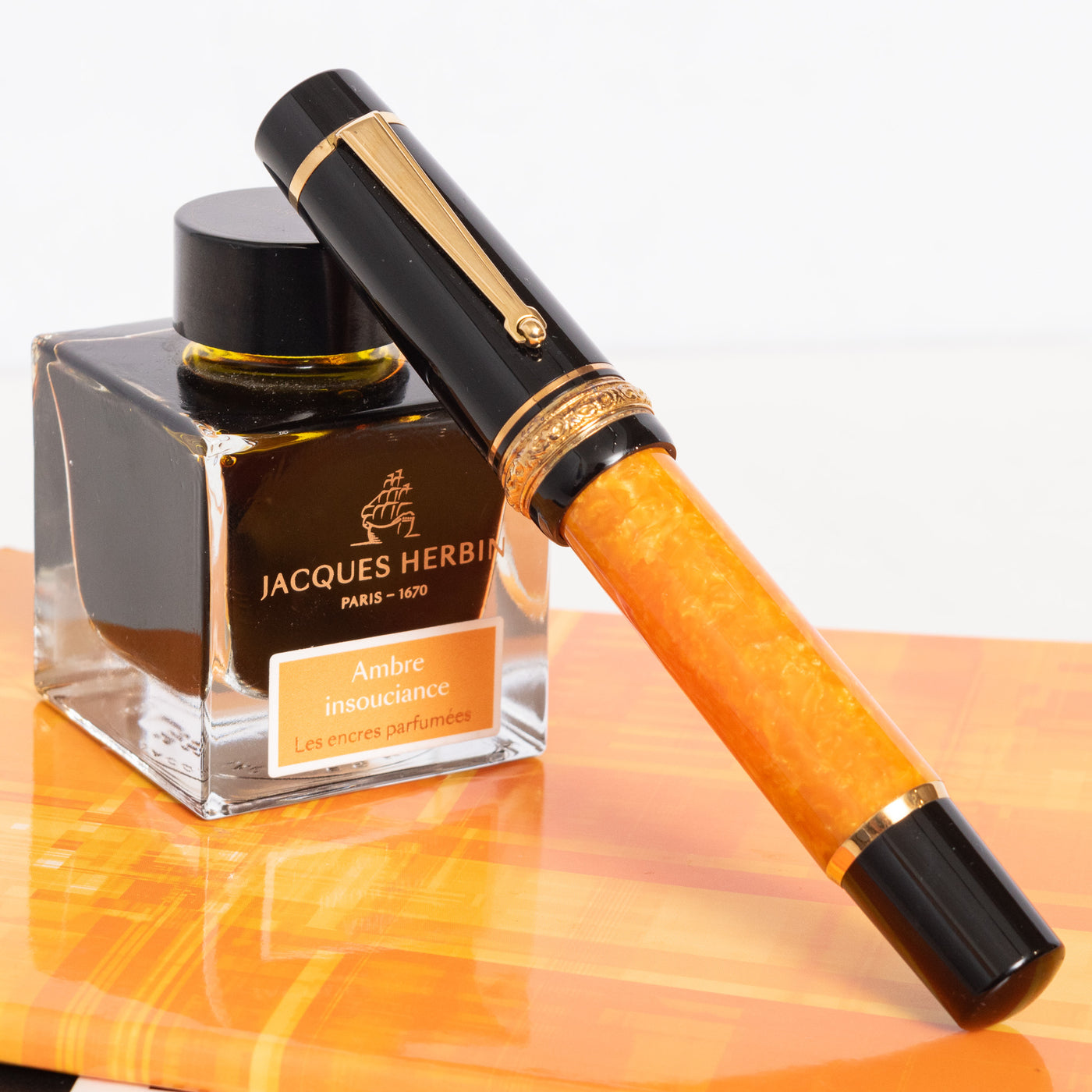 Delta Dolcevita Oversize Black & Orange Fountain Pen Capped