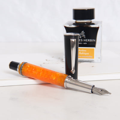 Delta Dolcevita Papillon Fountain Pen - Preowned Uncapped