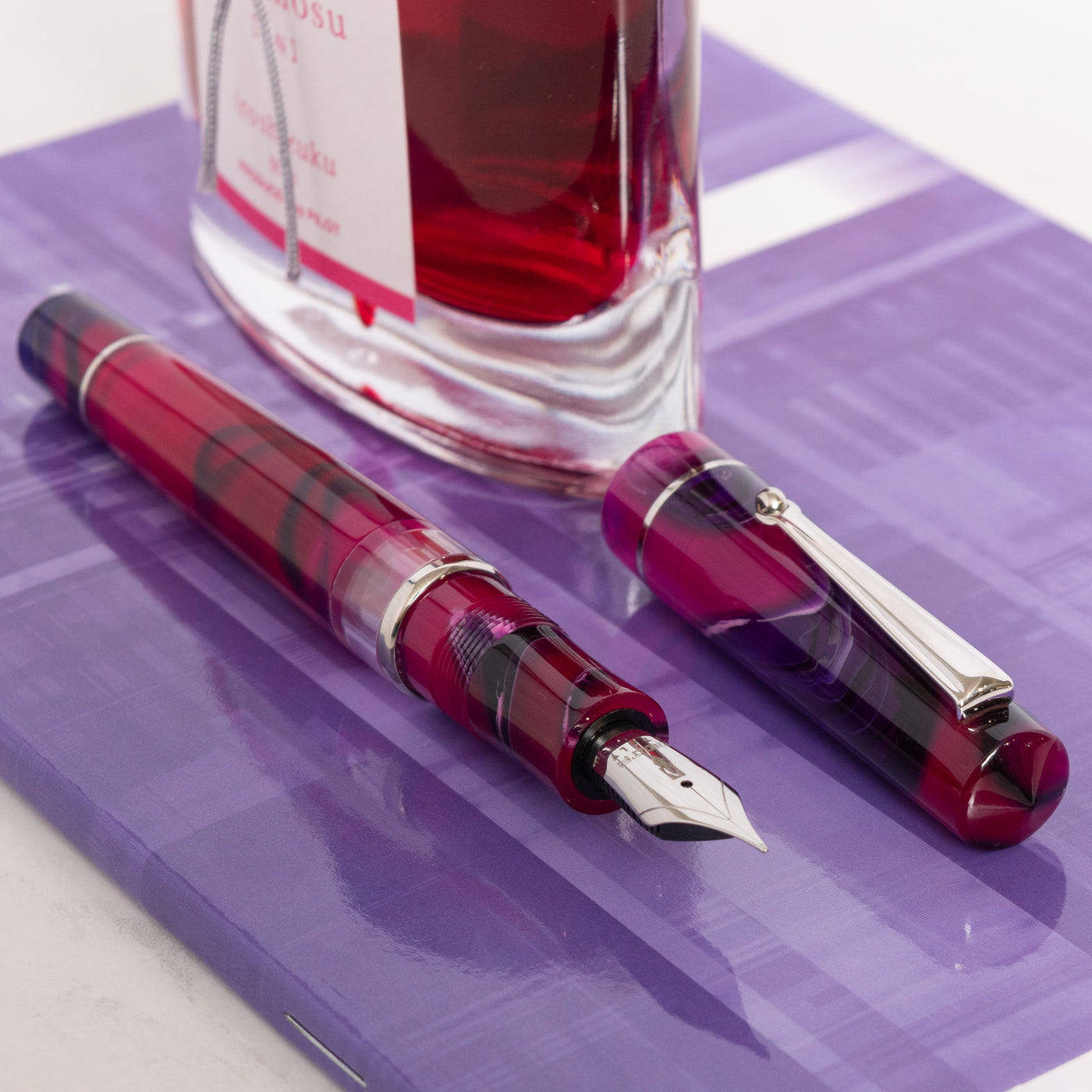 Delta Duna Magenta Mirage Fountain Pen marbled resin