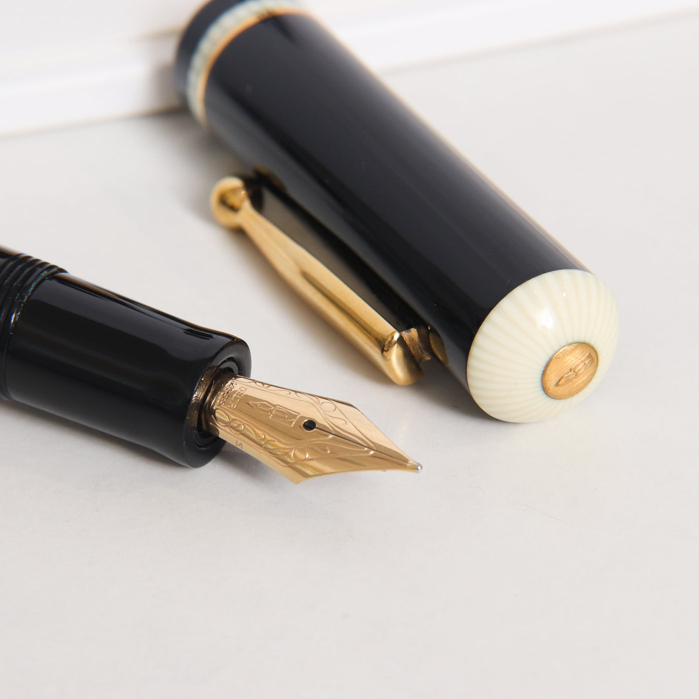 Delta Via Veneto Fountain Pen - Preowned Nib Details