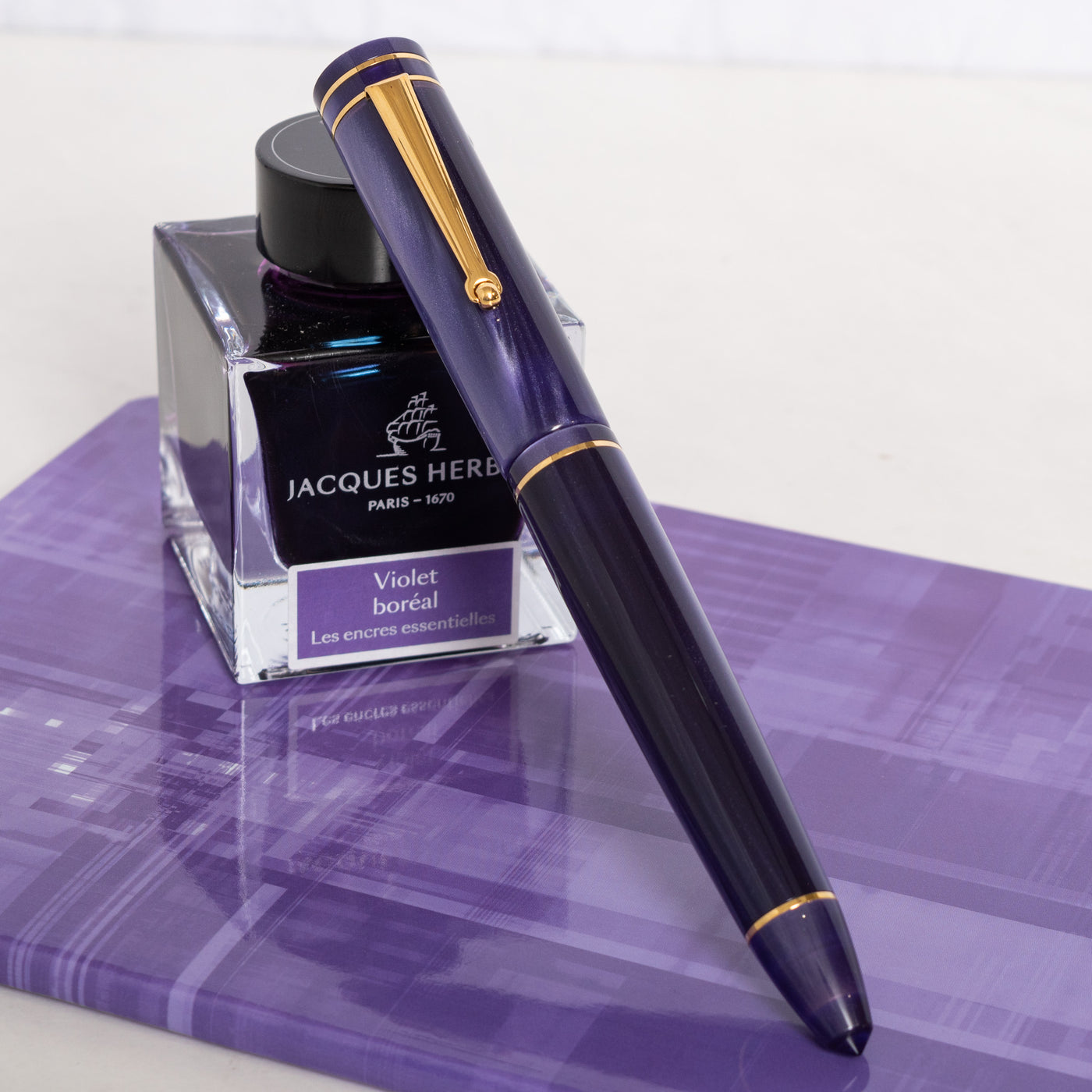 Delta Write Balance Purple Fountain Pen capped