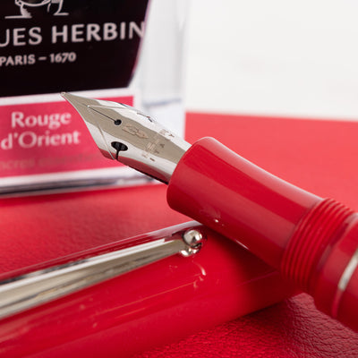 Delta Write Balance Red Fountain Pen nib