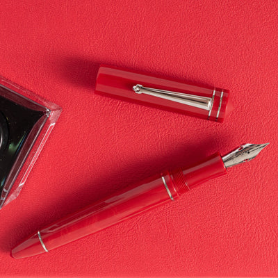 Delta Write Balance Red Fountain Pen solid red